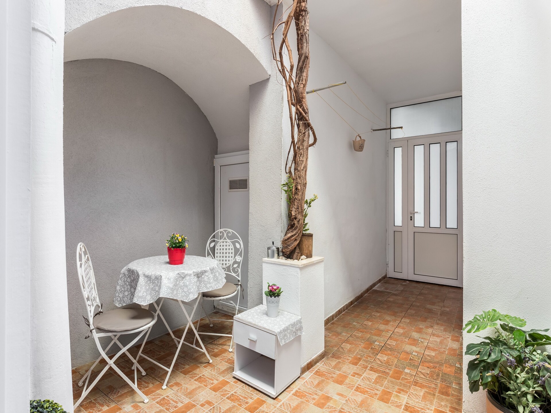 Gerenoveerd studio-appartement in historisch hart van Split met gedeelde tuin - foto 27