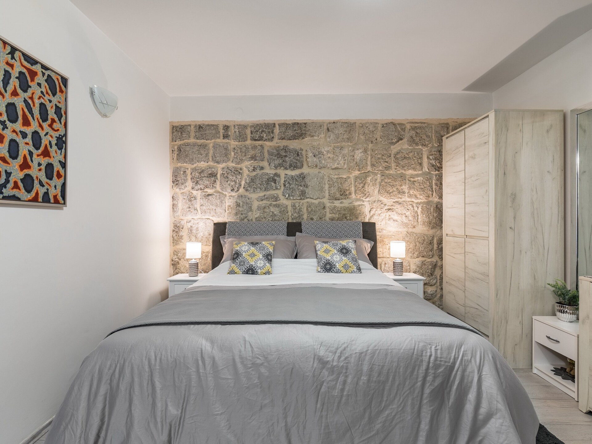 Gerenoveerd studio-appartement in historisch hart van Split met gedeelde tuin - foto 8