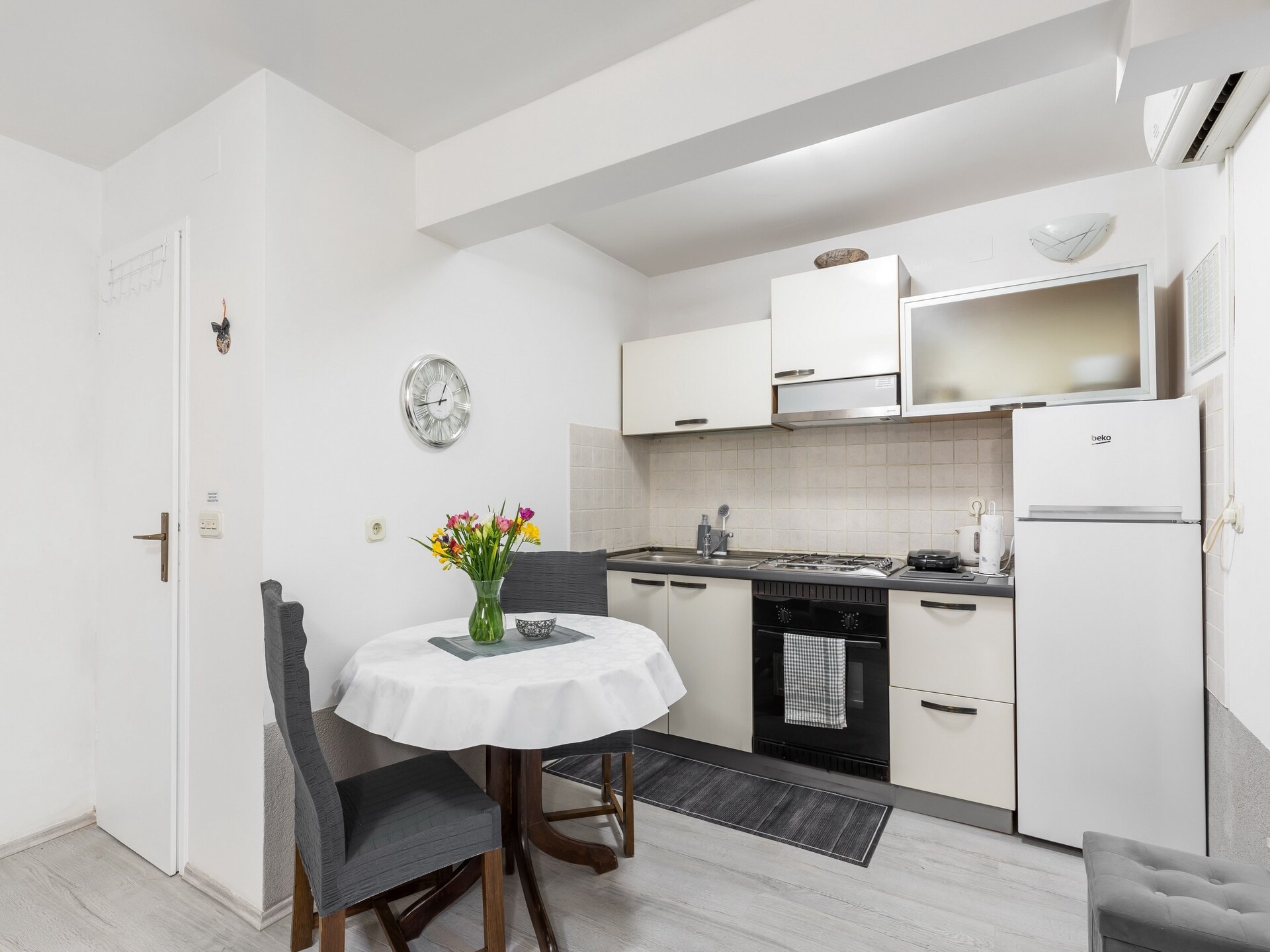 Gerenoveerd studio-appartement in historisch hart van Split met gedeelde tuin - foto 6