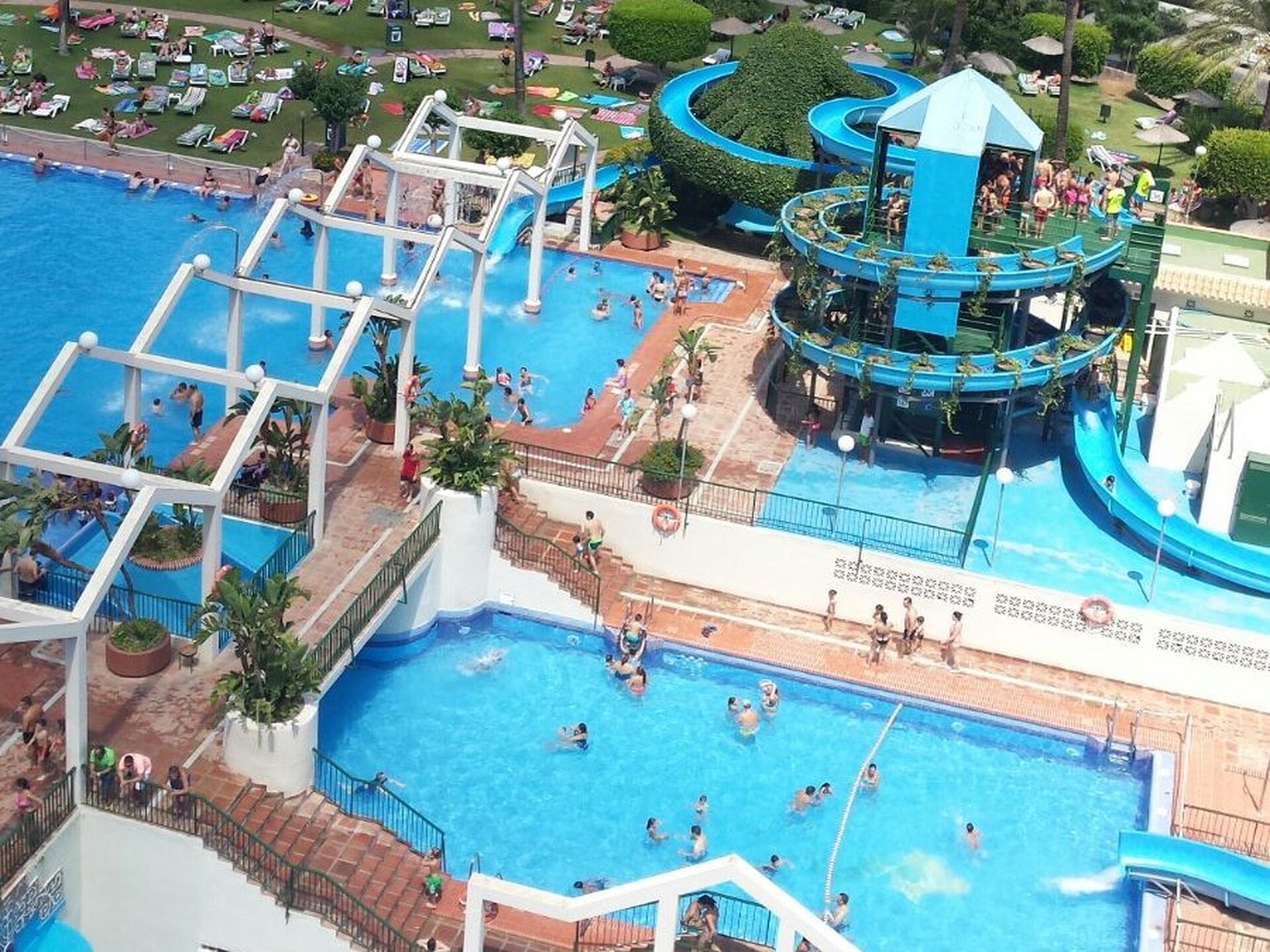 Apartamento con terraza y vistas a playa Benalmádena - foto 7