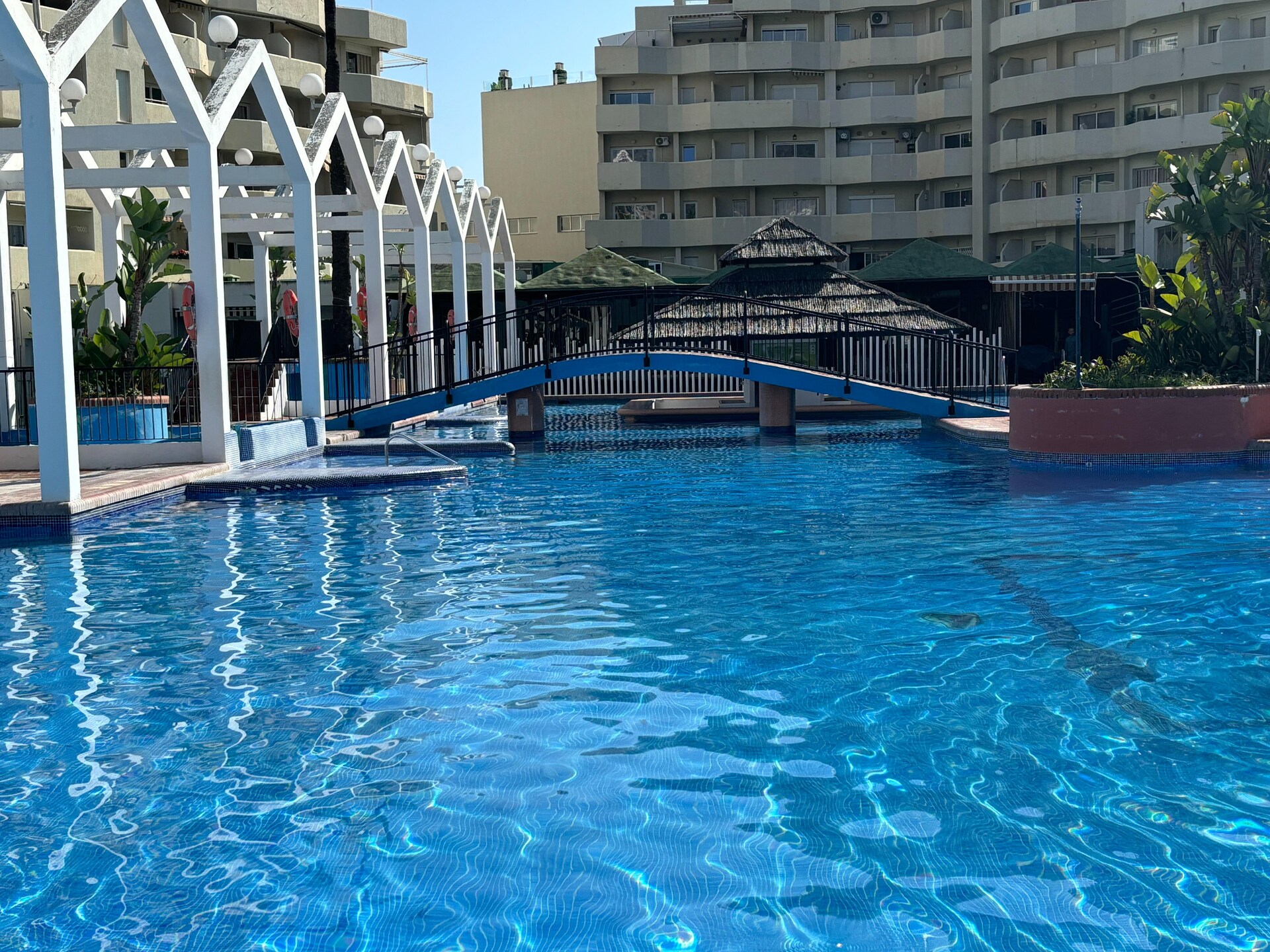 Apartamento con terraza y vistas a playa Benalmádena - foto 12