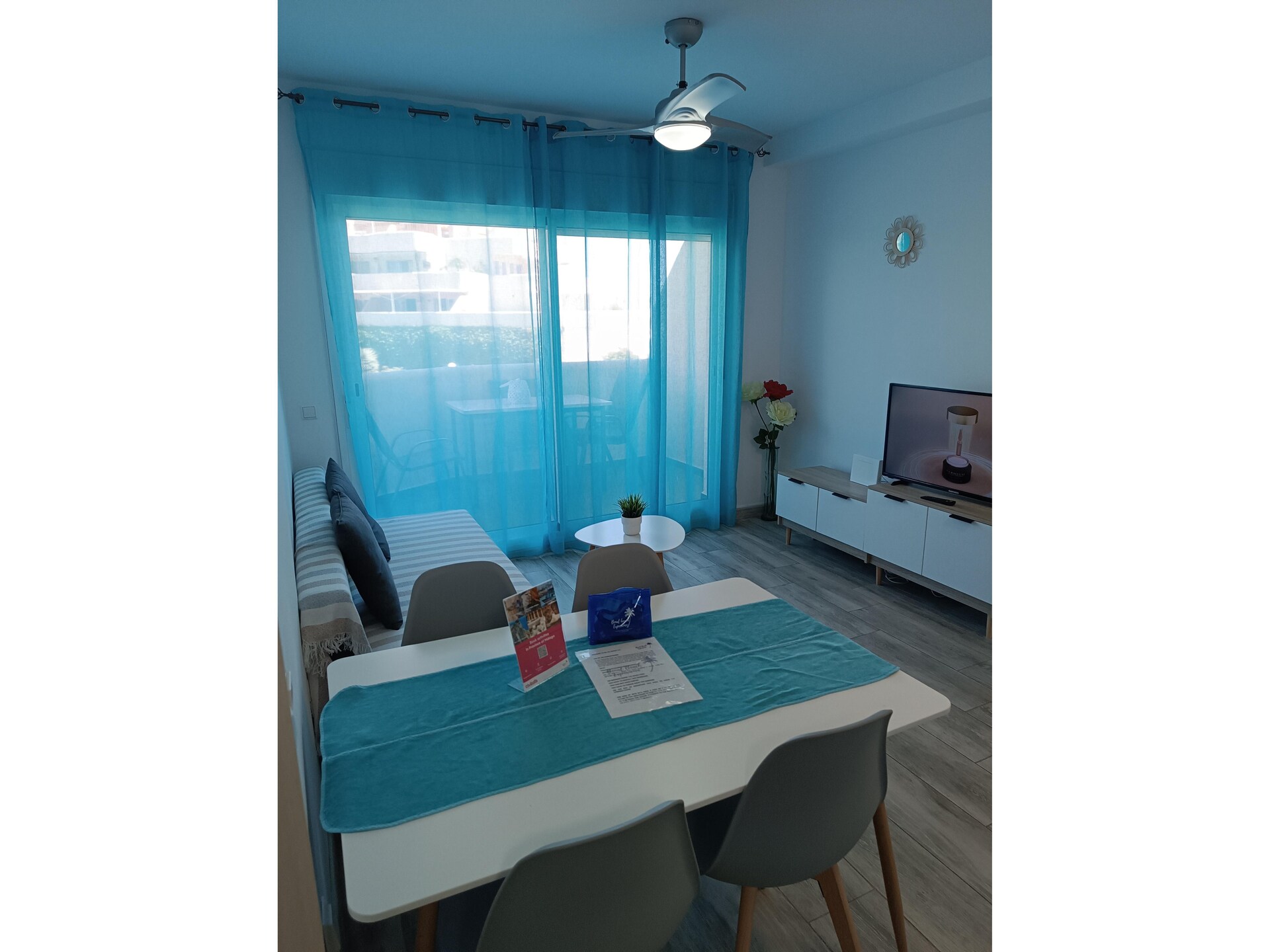 Apartamento con terraza y vistas a playa Benalmádena - foto 13
