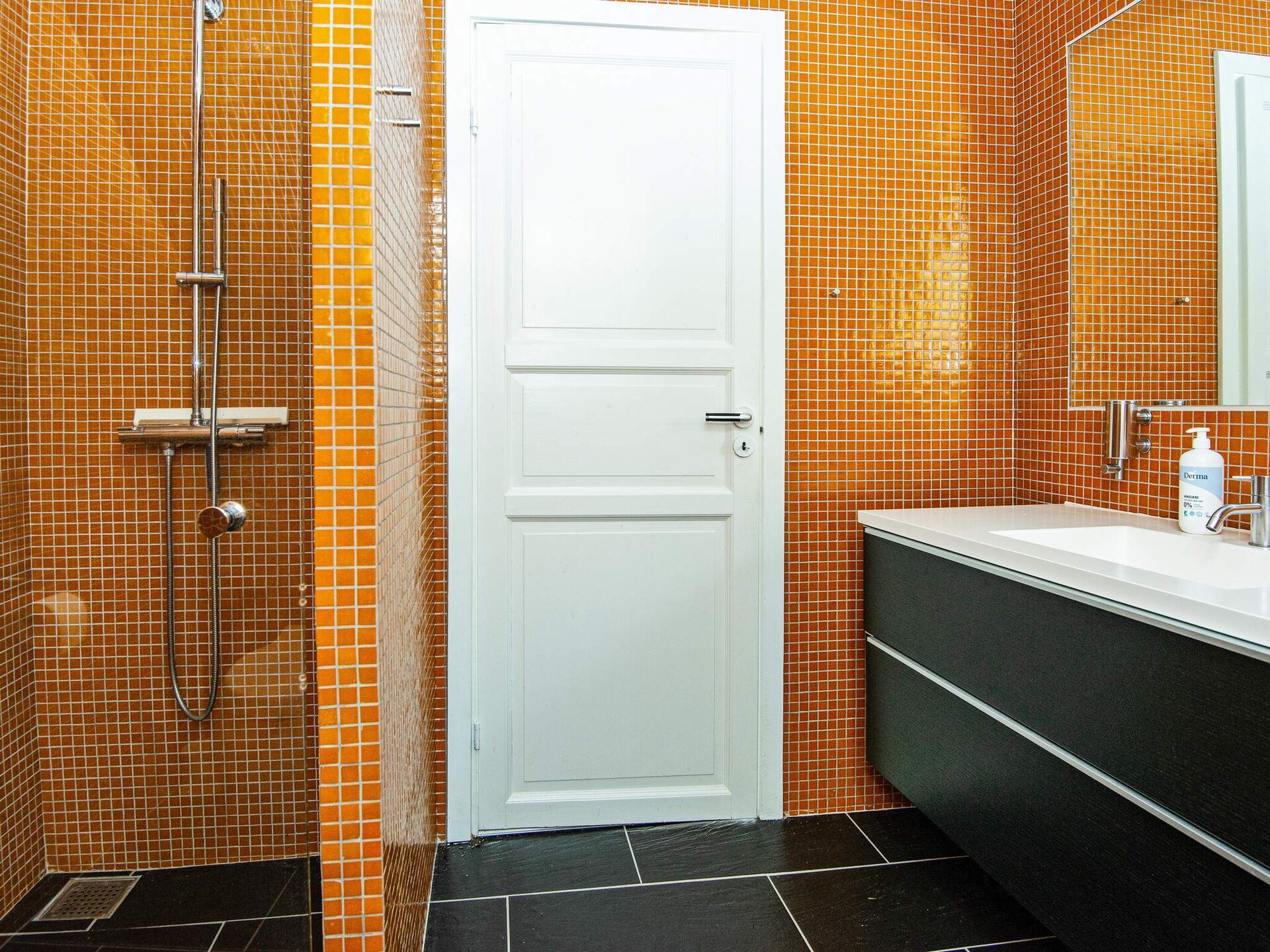 Modern vakantiehuis met privézwembad, 200m van de fjord - foto 19