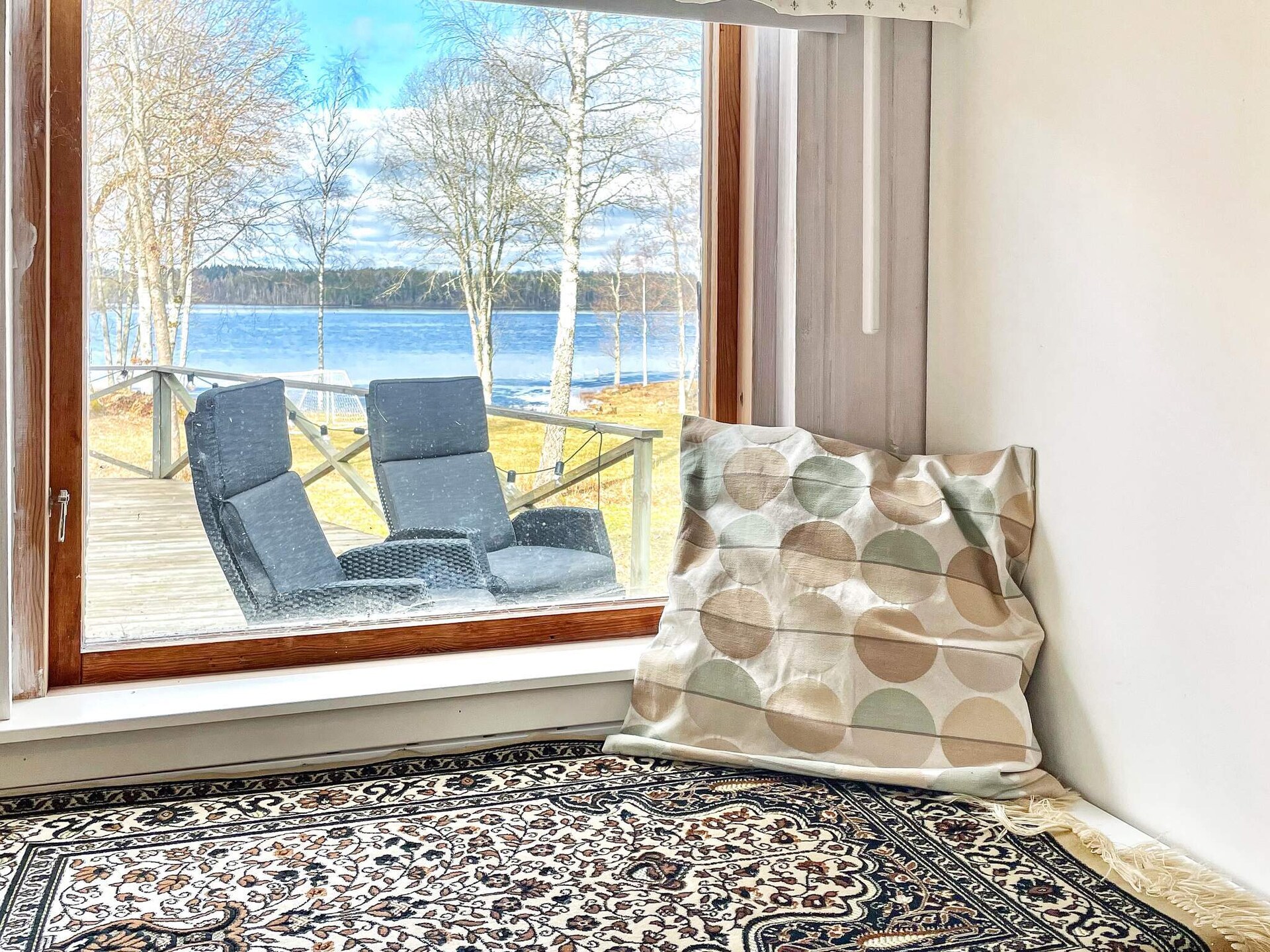 Zweeds vakantiehuis bij meer met royale houtterras en weids uitzicht - foto 22