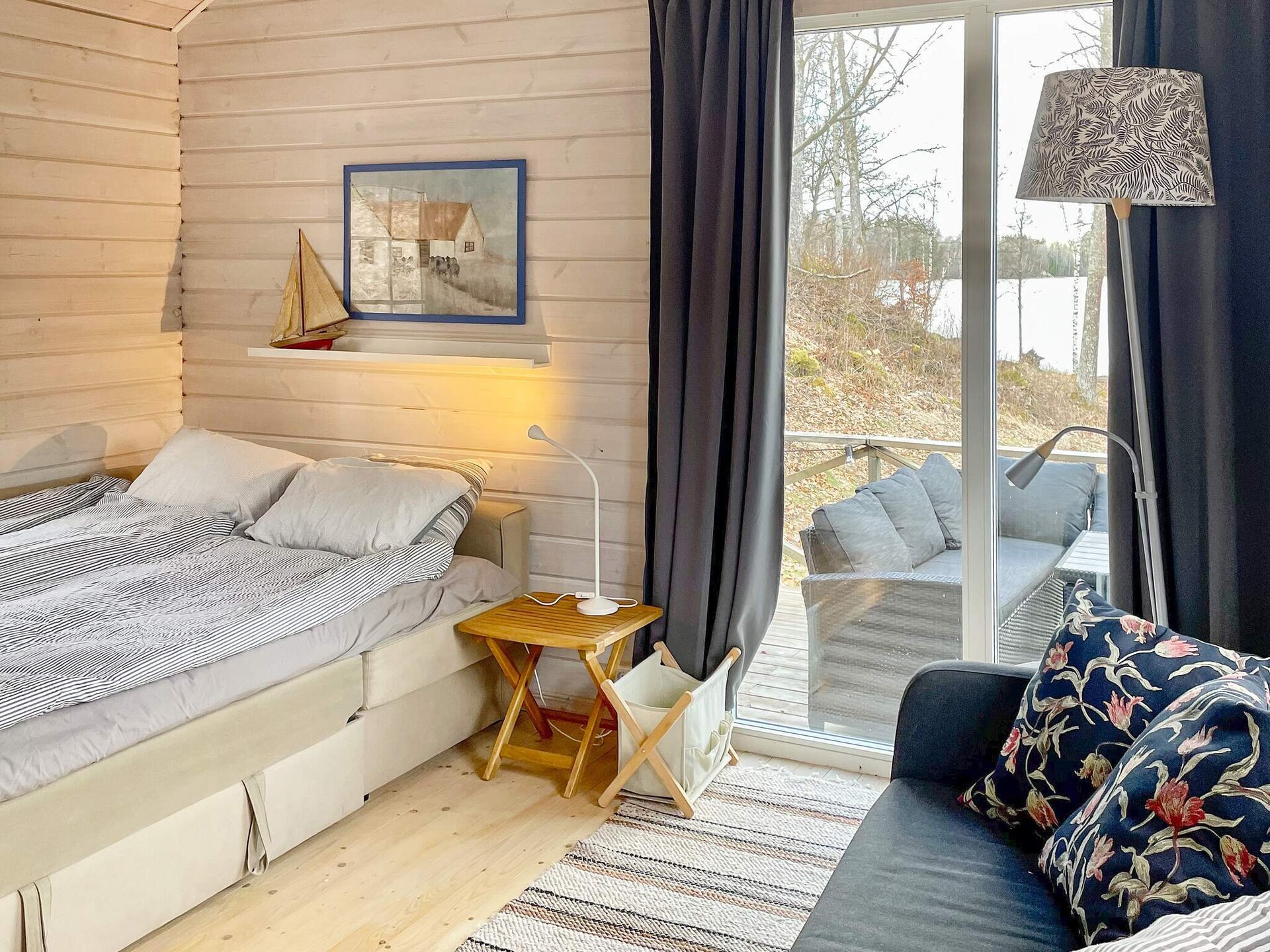 Zweeds vakantiehuis bij meer met royale houtterras en weids uitzicht - foto 23