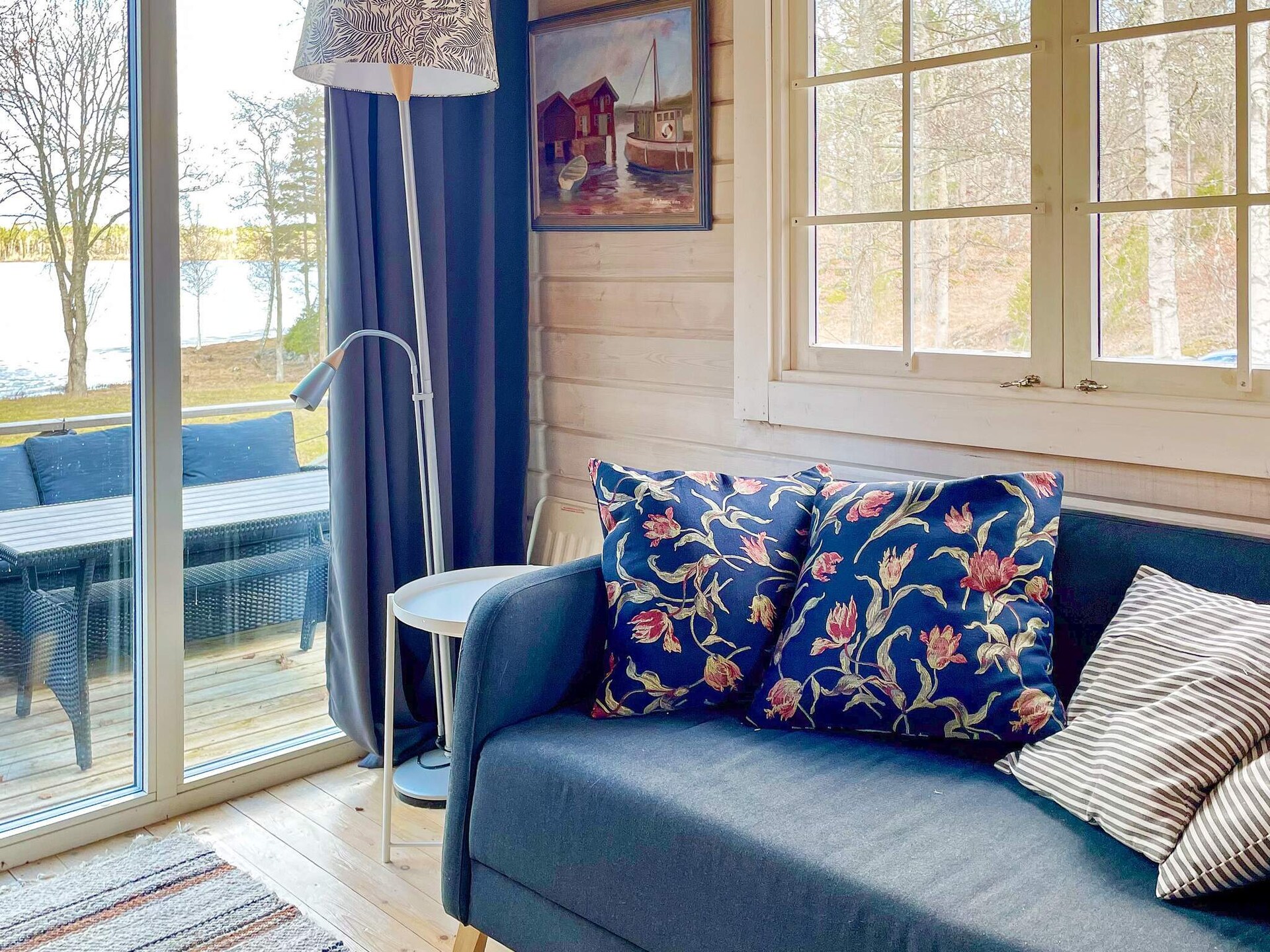 Zweeds vakantiehuis bij meer met royale houtterras en weids uitzicht - foto 24