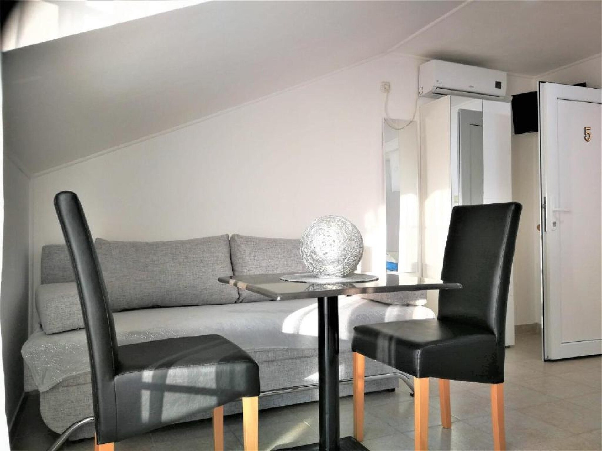 Op 500 m van het strand: Studio met zeezicht in Karin Gornji - foto 3