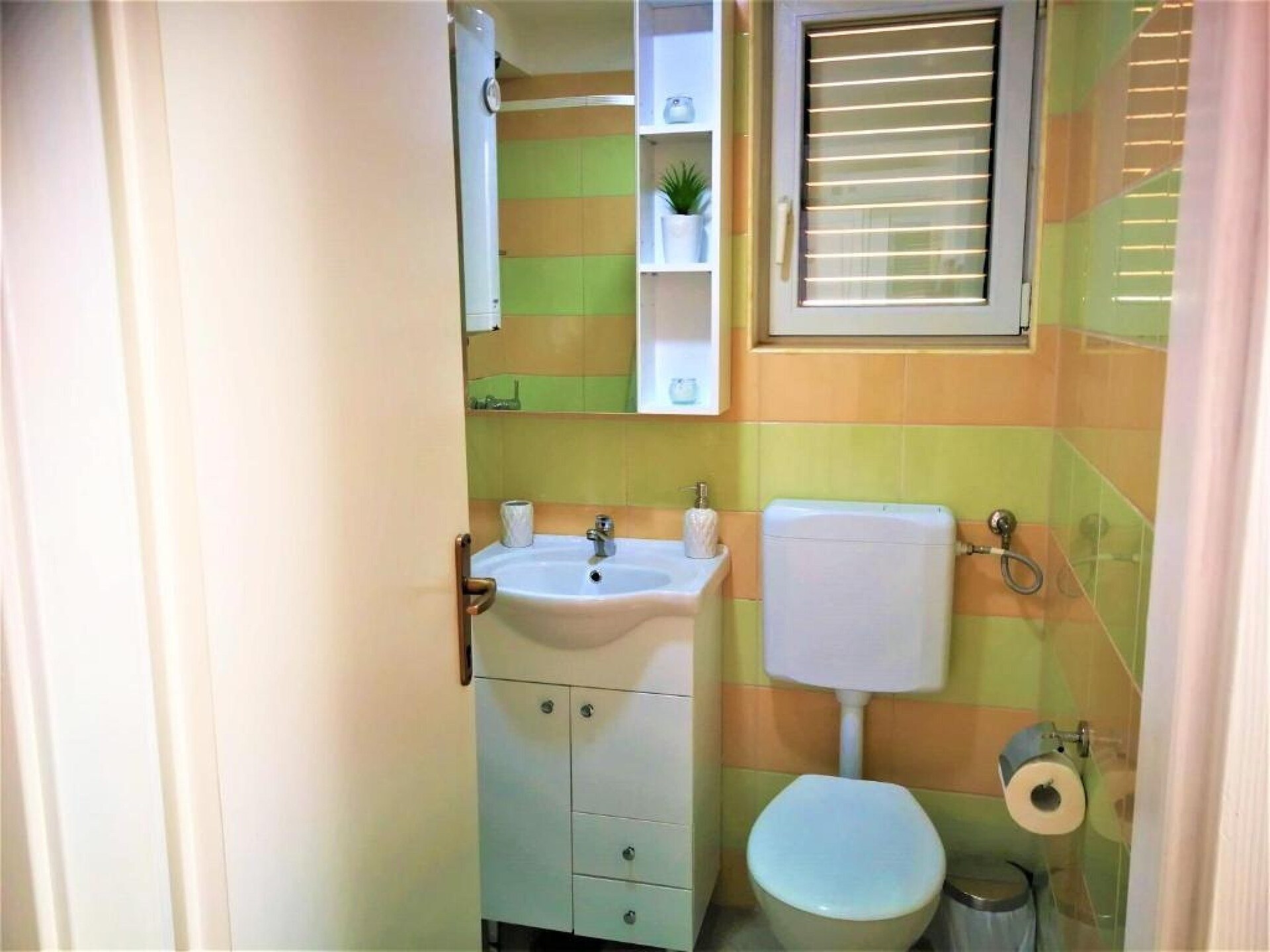 Op 500 m van het strand: Studio met zeezicht in Karin Gornji - foto 13