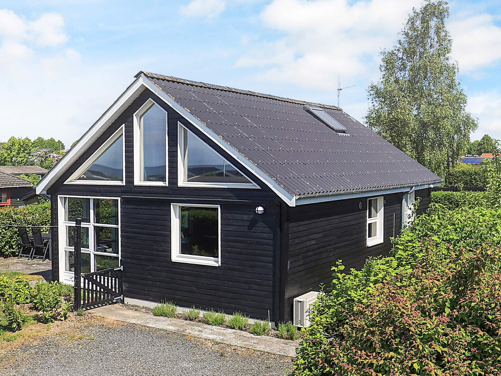 Compleet gerenoveerd vakantiehuis op 590 meter van zee in Karrebæksminde - foto 1