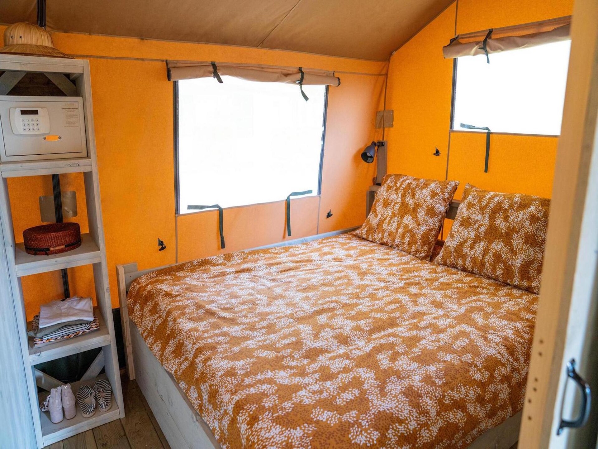 Glamping tent met uitzicht op Rhederlaagse Meren voor 8 personen - foto 3
