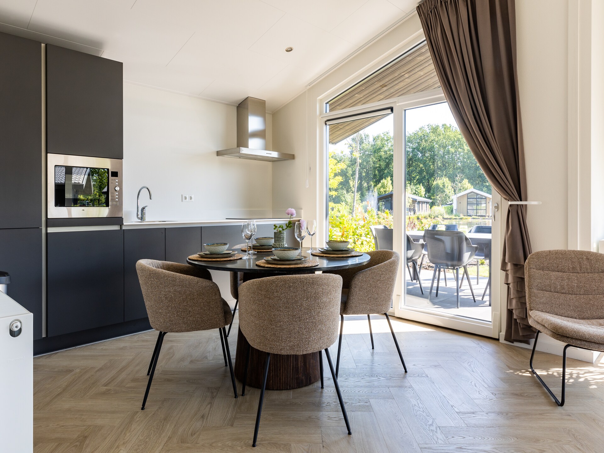Modern chalet aan sfeervolle vijver in Veldhoven, 4 pers. - foto 3