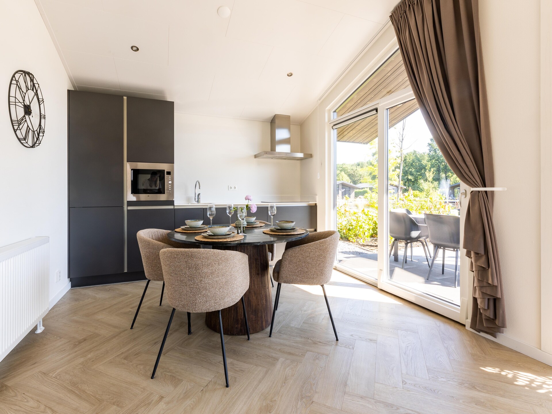 Modern chalet aan sfeervolle vijver in Veldhoven, 4 pers. - foto 7