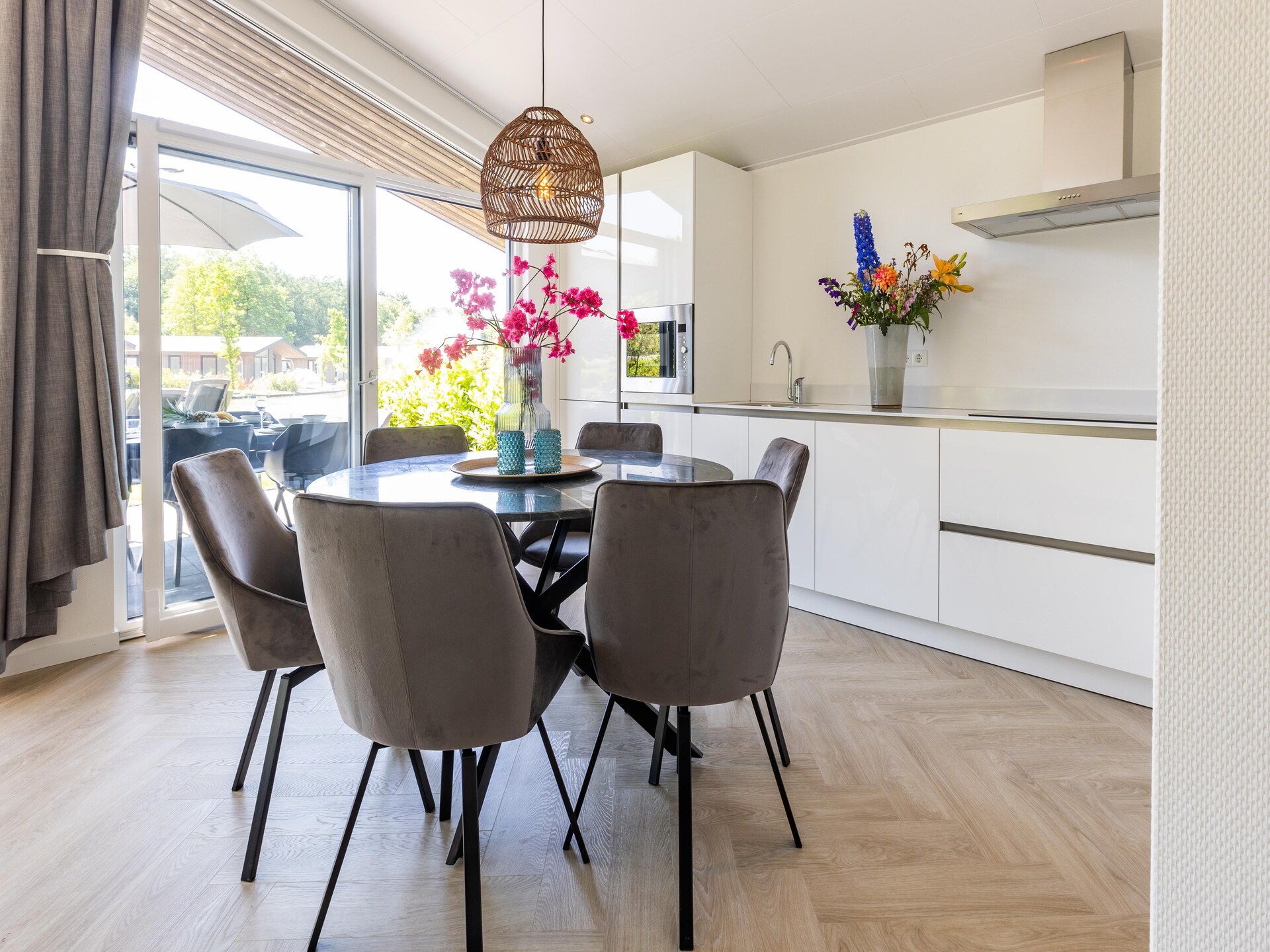 Modern chalet aan vijver met sauna in Veldhoven - foto 3