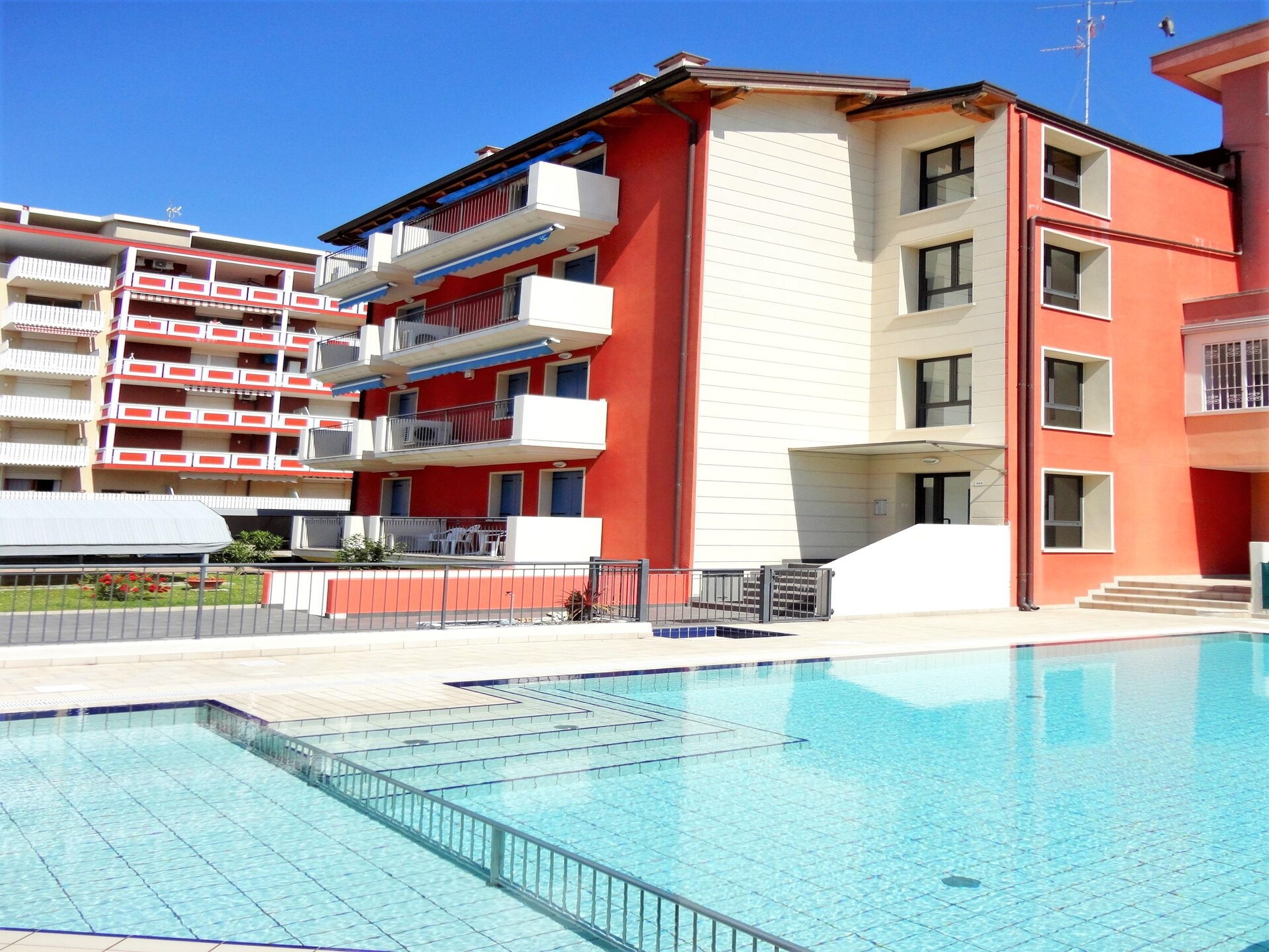 Zonnig appartement met zwembad en terras nabij zee in Porto Santa Margherita - foto 8