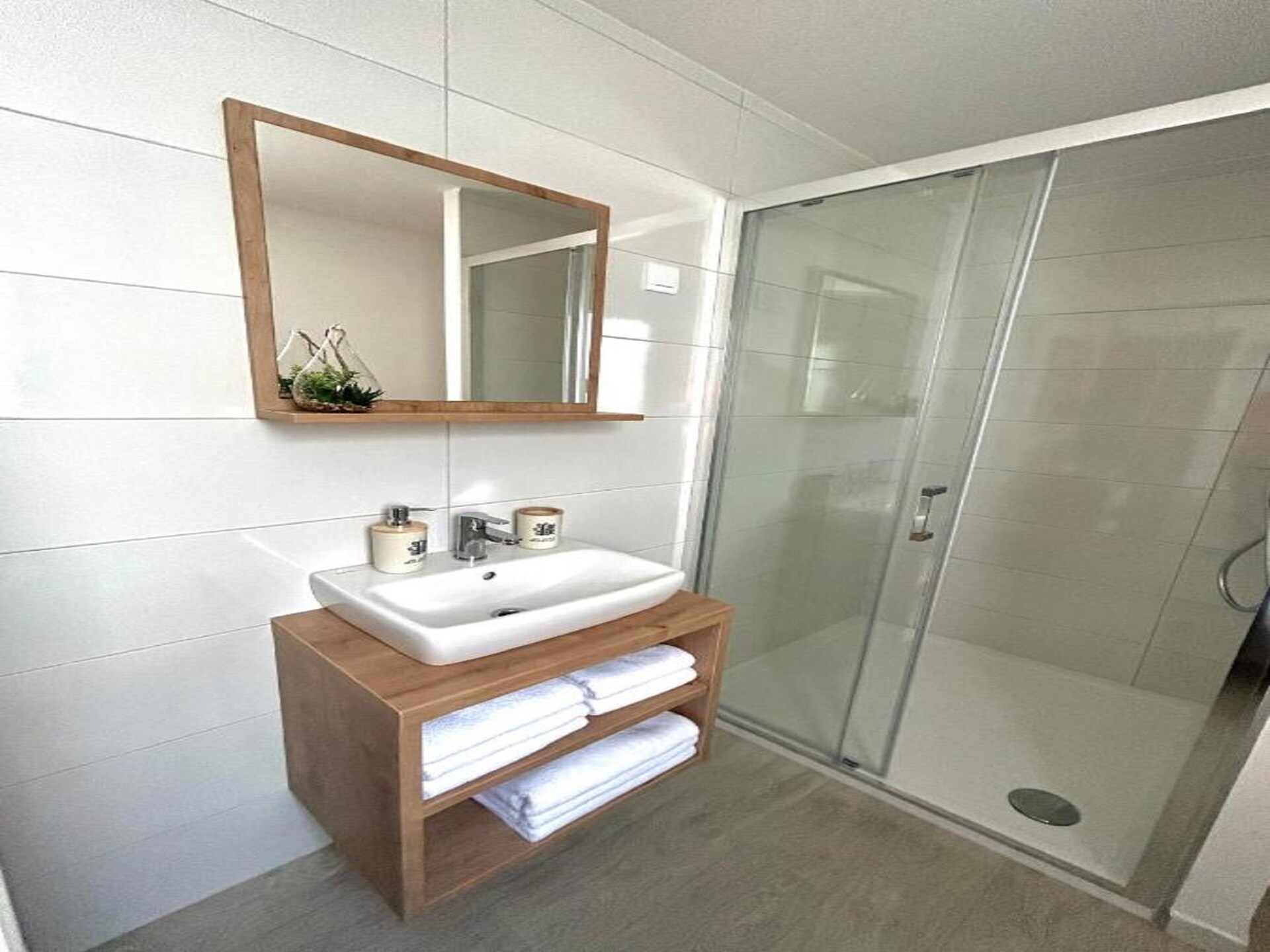 Mobile Home Fjaka: Luxe stacaravan op 70m van het strand in Drage - foto 16