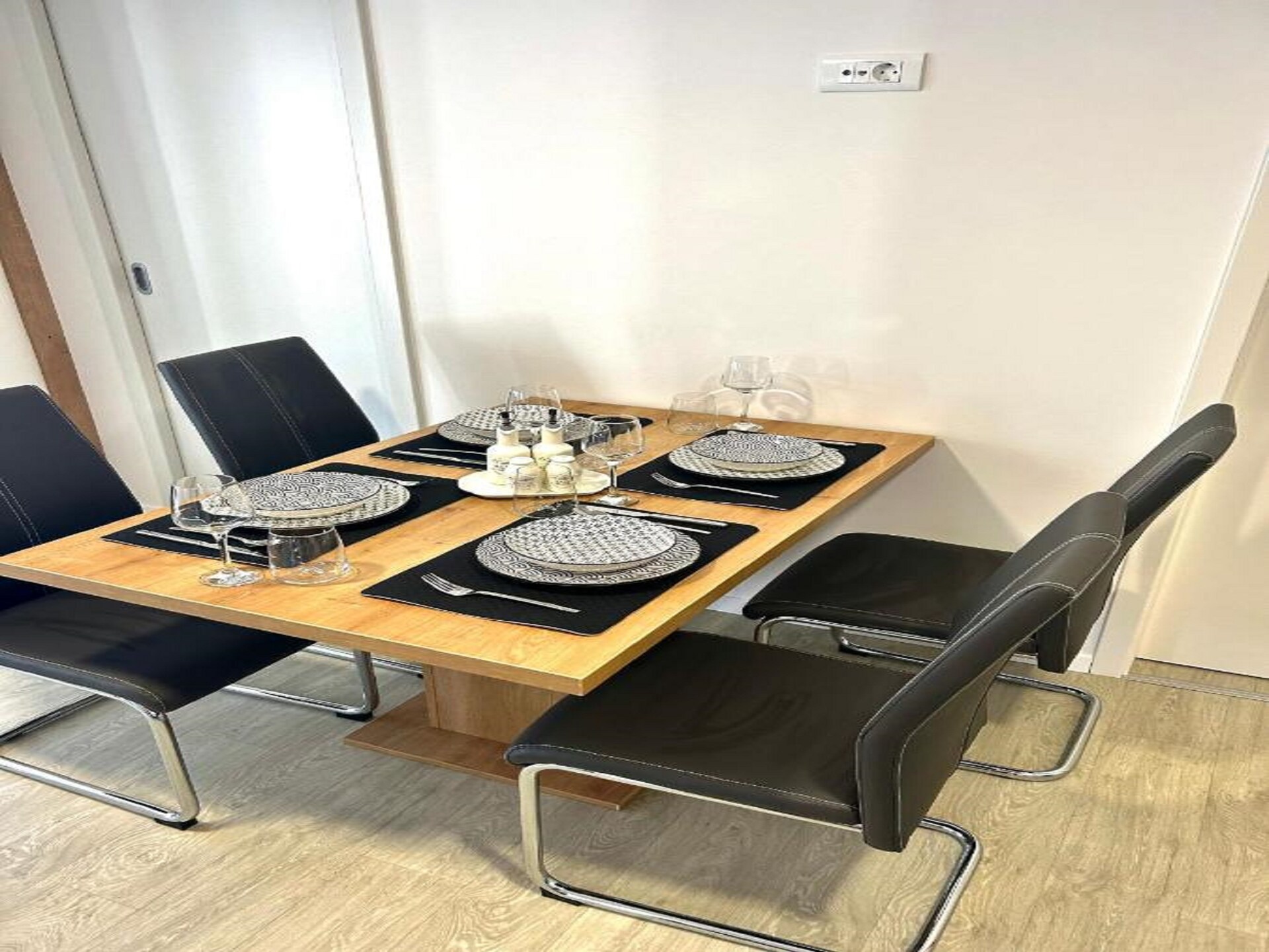 Mobile Home Fjaka: Luxe stacaravan op 70m van het strand in Drage - foto 9