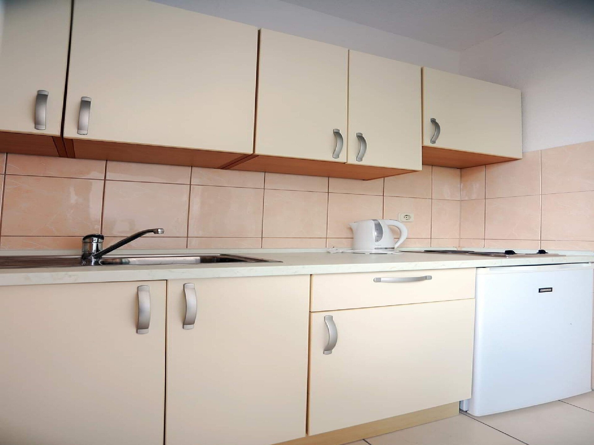 Studio met zeezicht en balkon in Baška Voda, 500m van het strand - foto 1