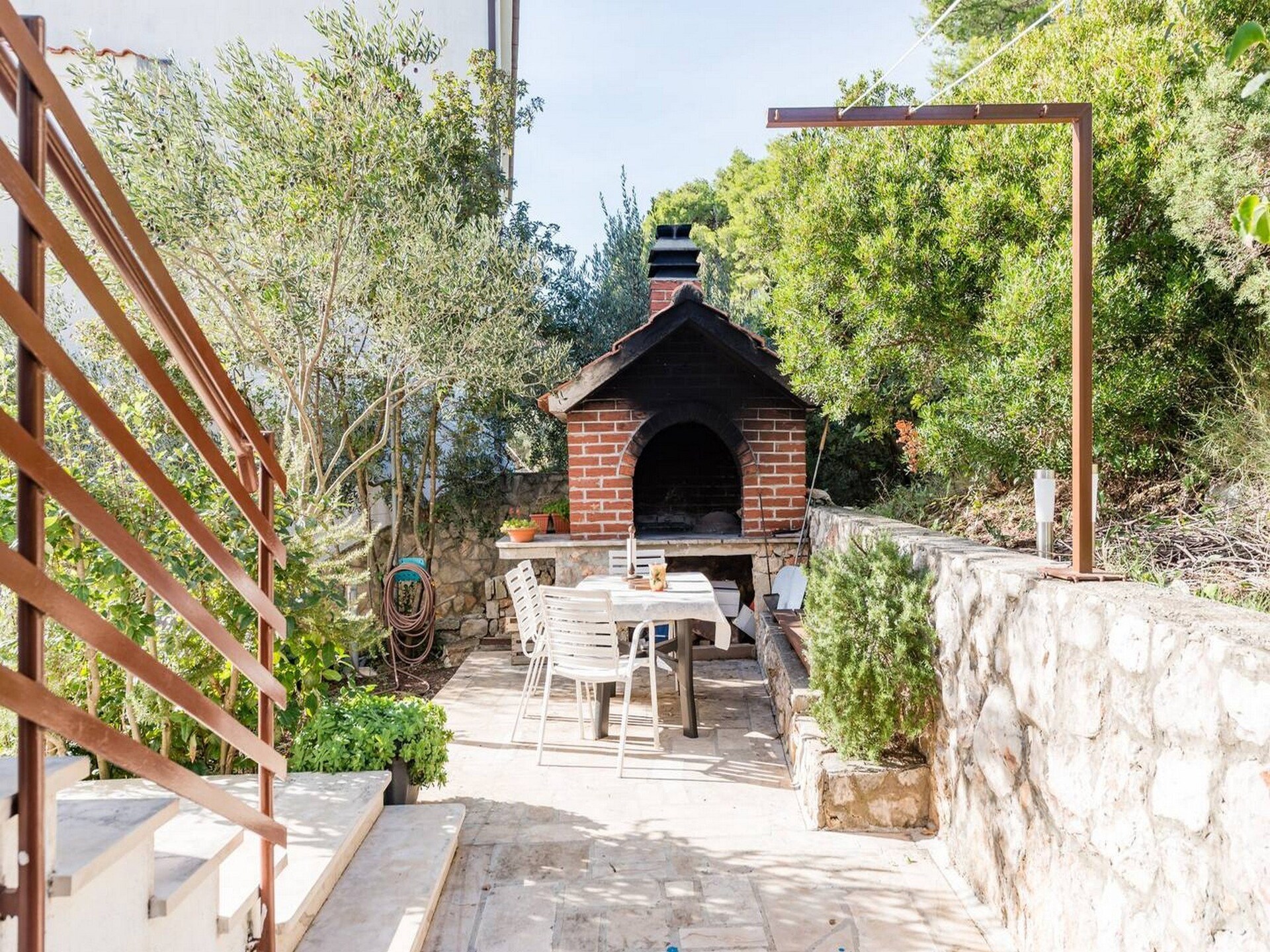Studio met zeezicht op 200 meter van het strand in Zavala, Hvar - foto 38