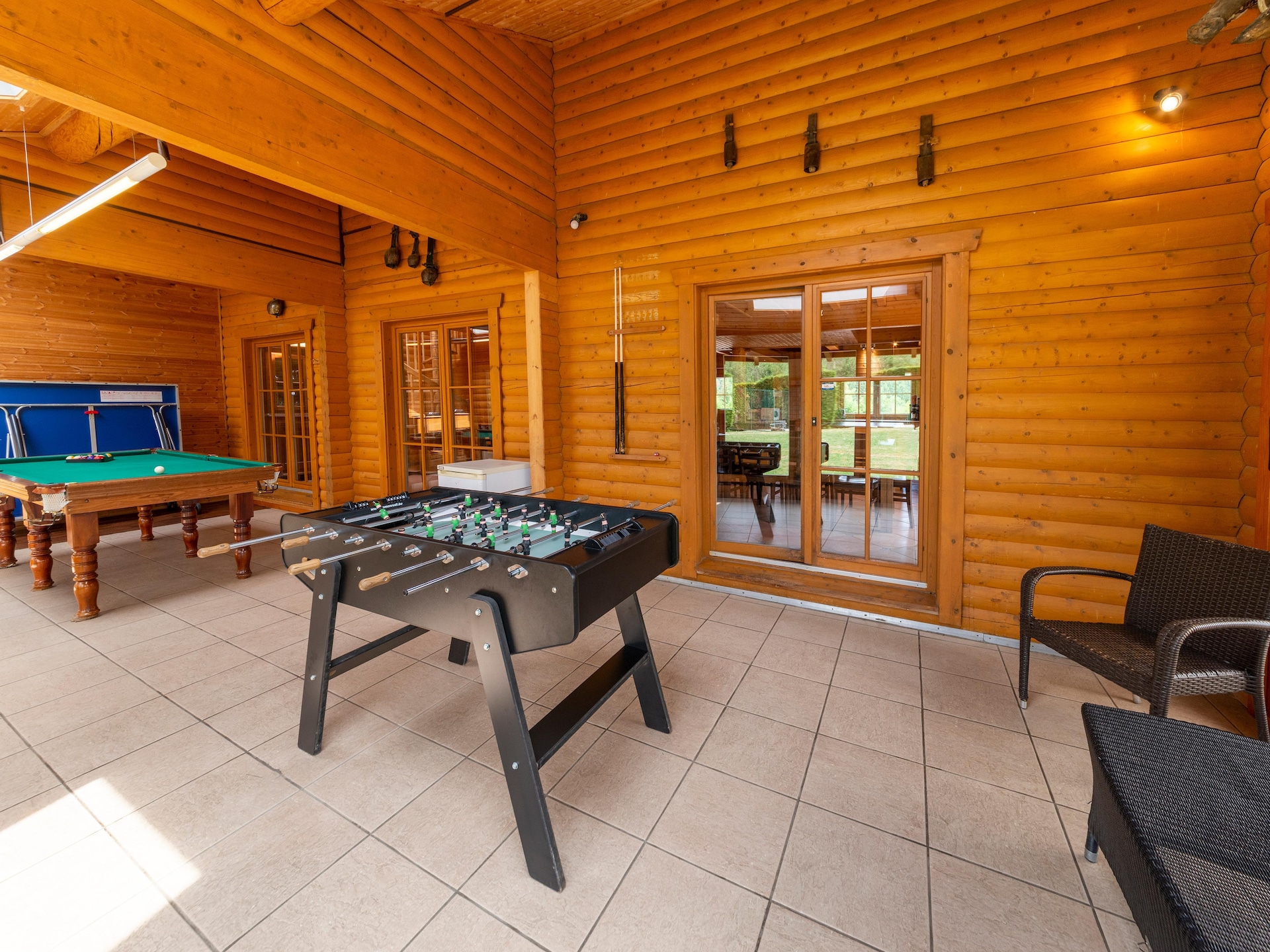 Op 1 km van het meer: 22-persoons vakantiehuis in Durbuy - foto 26