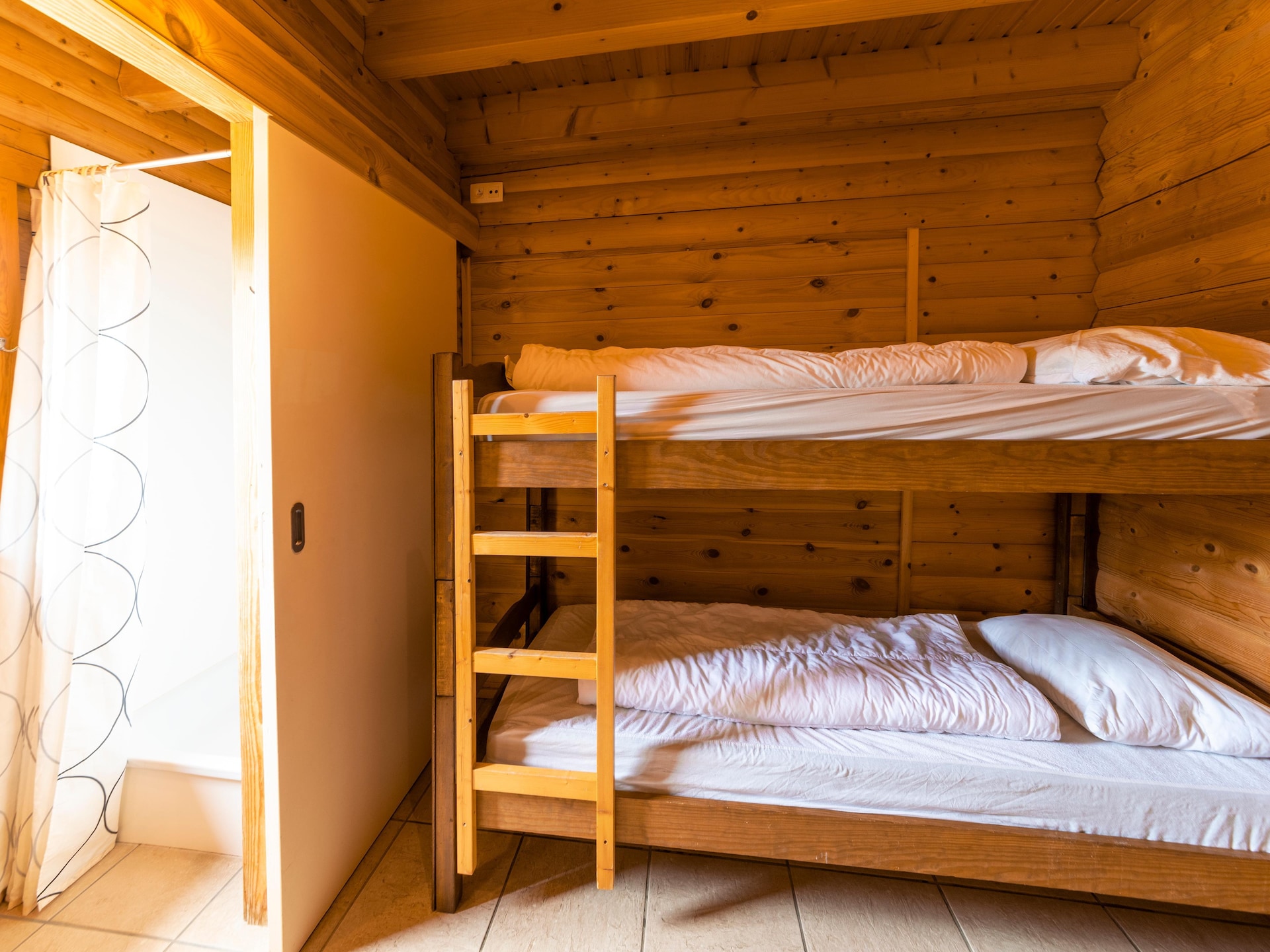 Op 1 km van het meer: 22-persoons vakantiehuis in Durbuy - foto 20