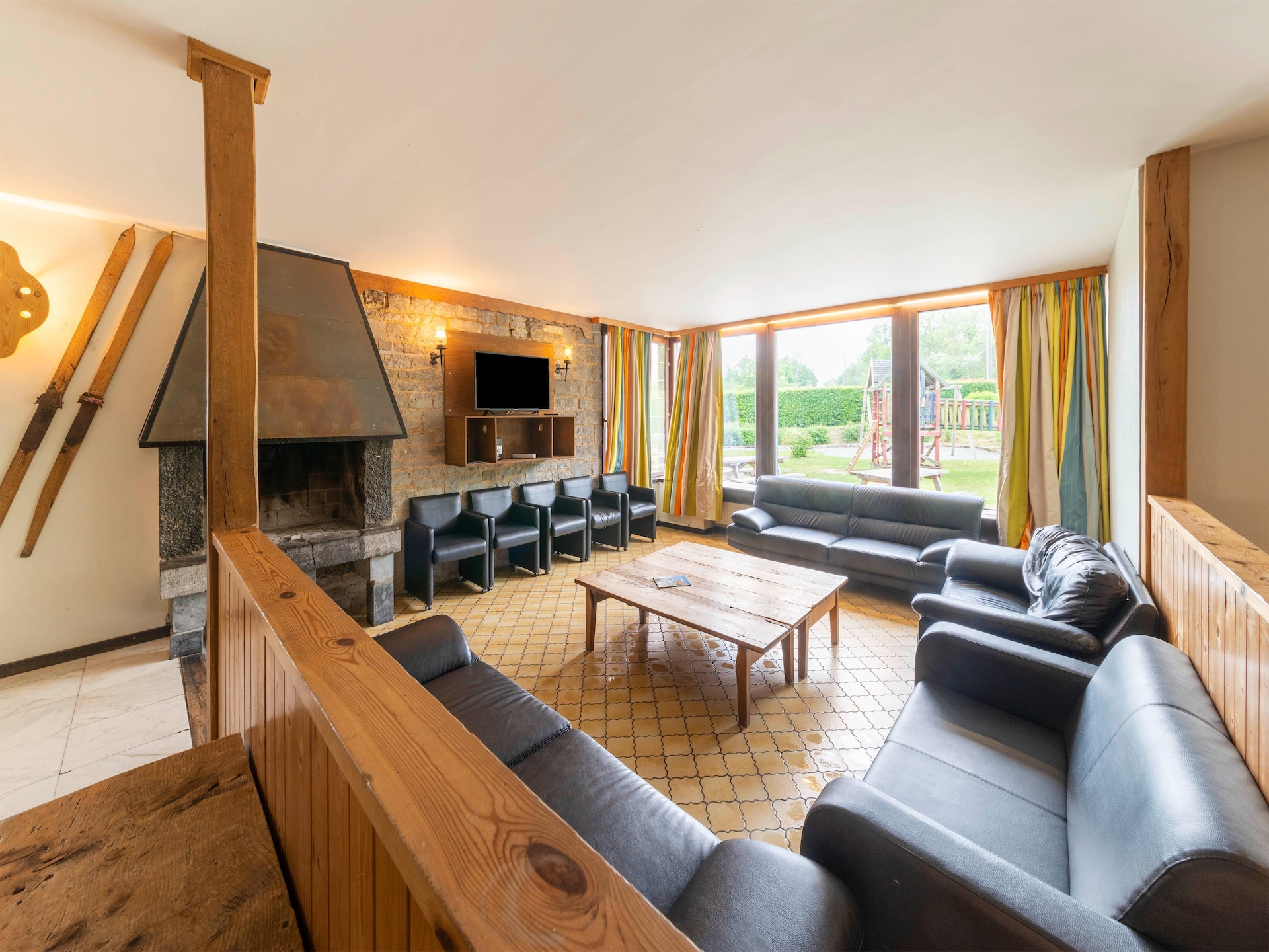 Op 1,0 km van het meer: 60-persoons vakantiehuis in Grand-Han - foto 2
