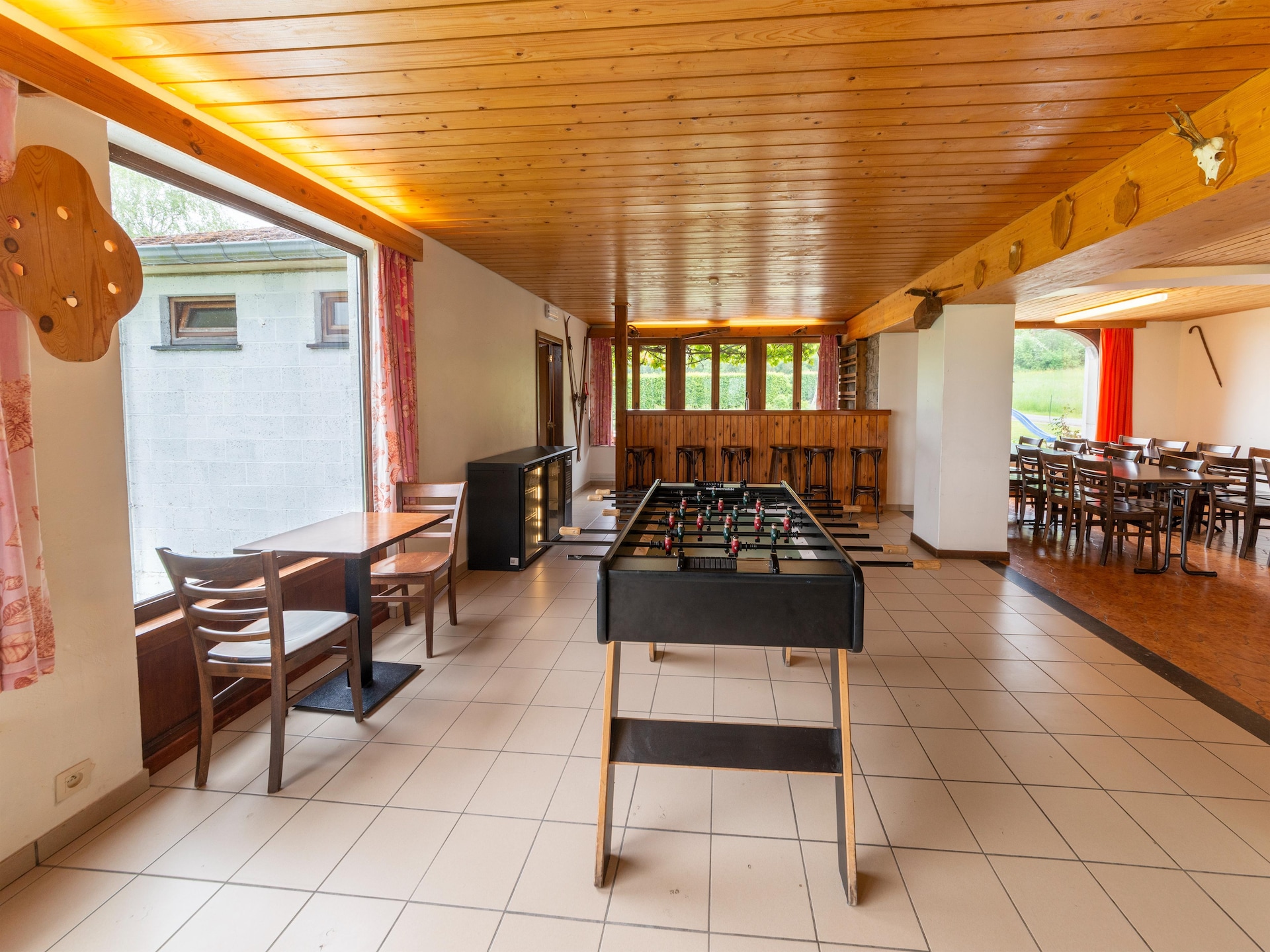 Op 1,0 km van het meer: 60-persoons vakantiehuis in Grand-Han - foto 36