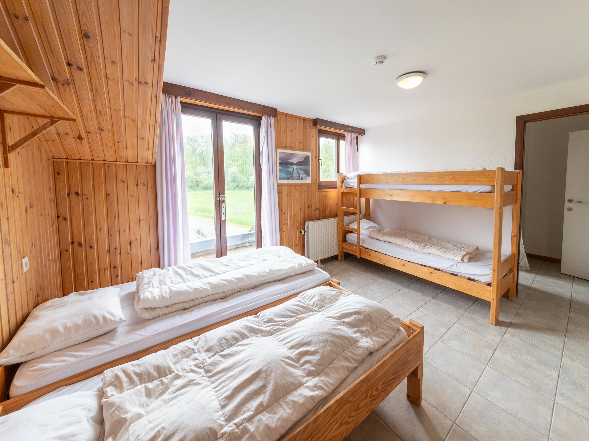 Op 1,0 km van het meer: 60-persoons vakantiehuis in Grand-Han - foto 21