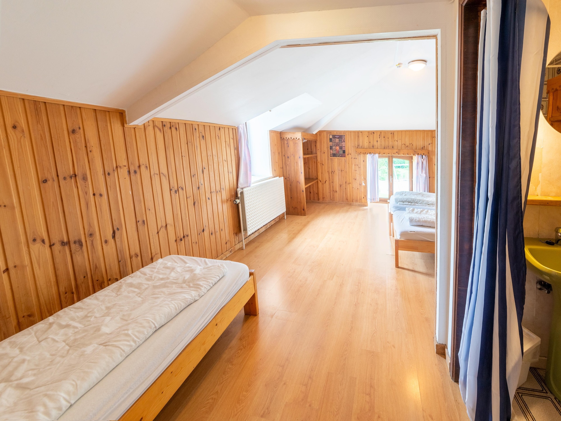 Op 1,0 km van het meer: 60-persoons vakantiehuis in Grand-Han - foto 25