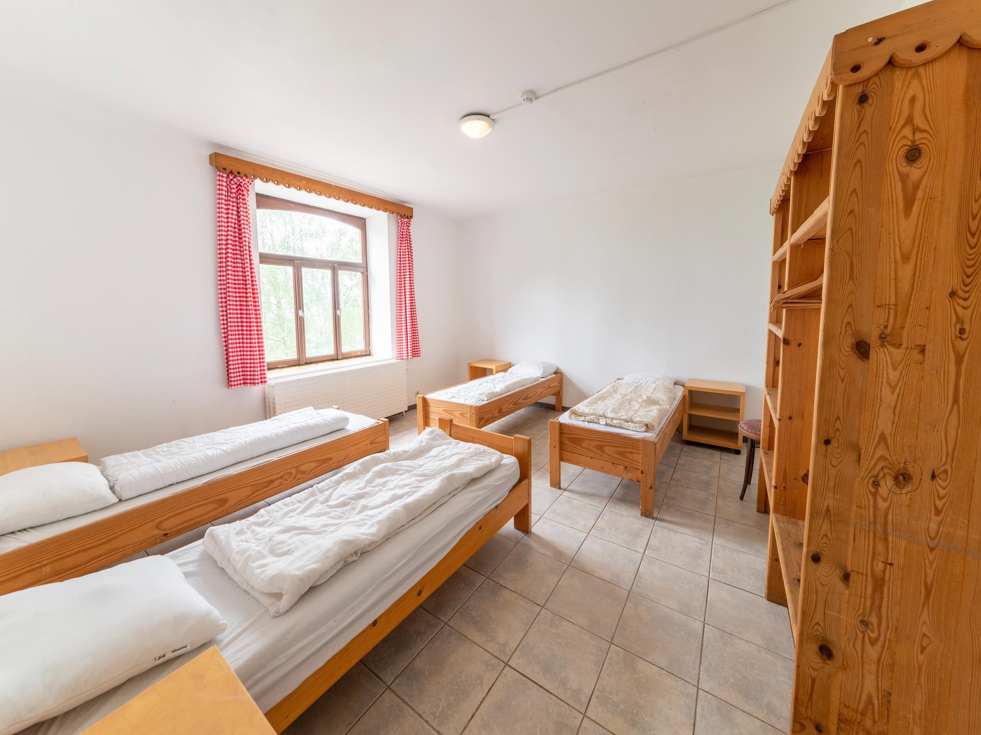 Op 1,0 km van het meer: 60-persoons vakantiehuis in Grand-Han - foto 28