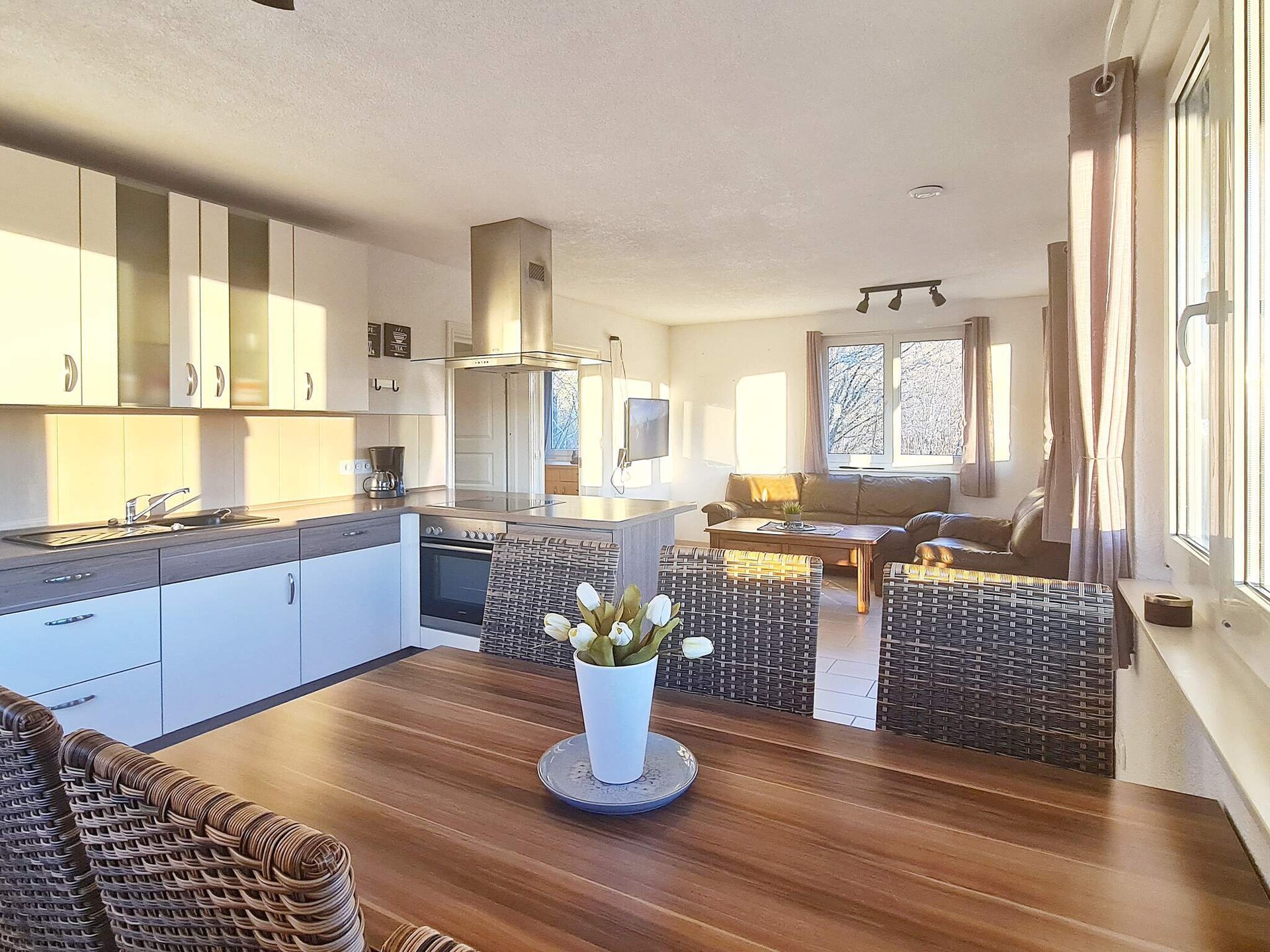 Vrijstaand vakantiehuis met waterzicht en snelle WiFi op Osterøy - foto 9