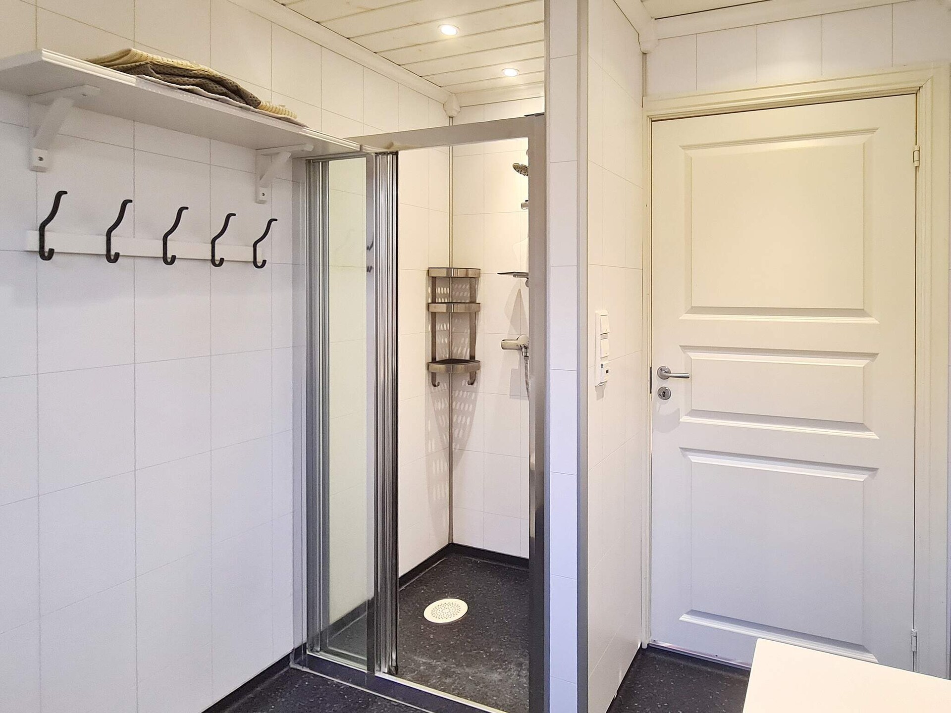 Vrijstaand vakantiehuis met waterzicht en snelle WiFi op Osterøy - foto 17