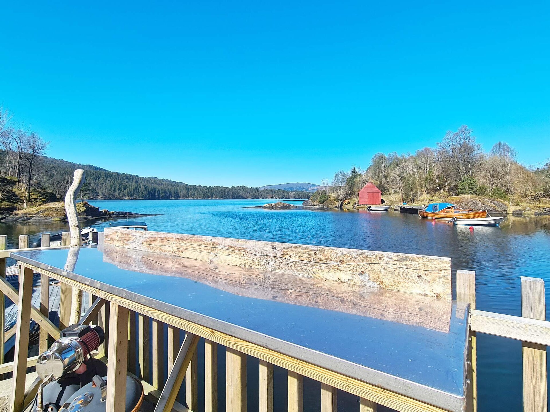 Vrijstaand vakantiehuis met waterzicht en snelle WiFi op Osterøy - foto 25