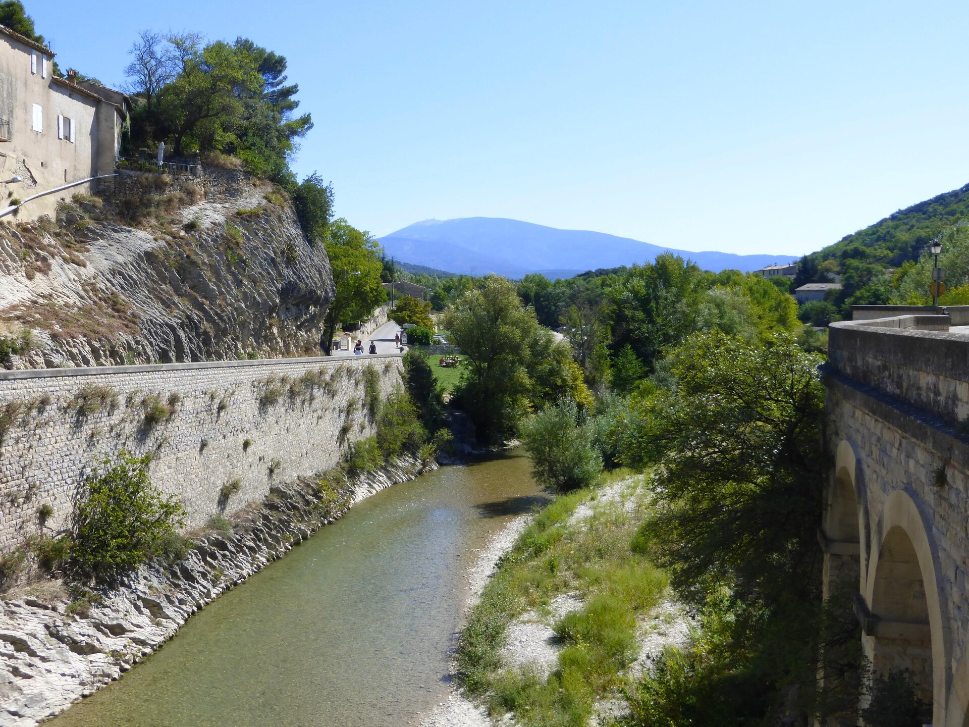 Gerenoveerd vakantiehuis met privézwembad nabij centrum Vaison-la-Romaine - foto 18