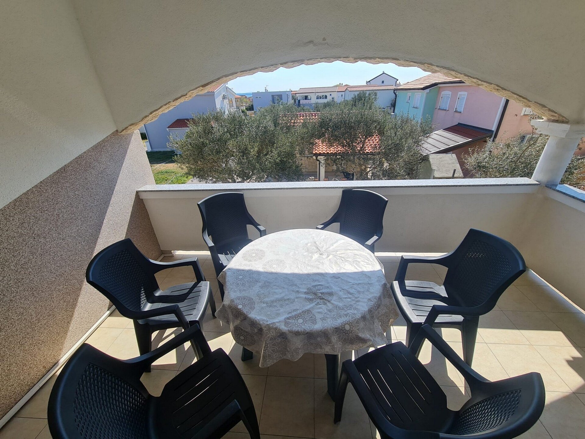 Ruim appartement voor 6 op eiland Vir met terras en BBQ, 200m van zee - foto 19