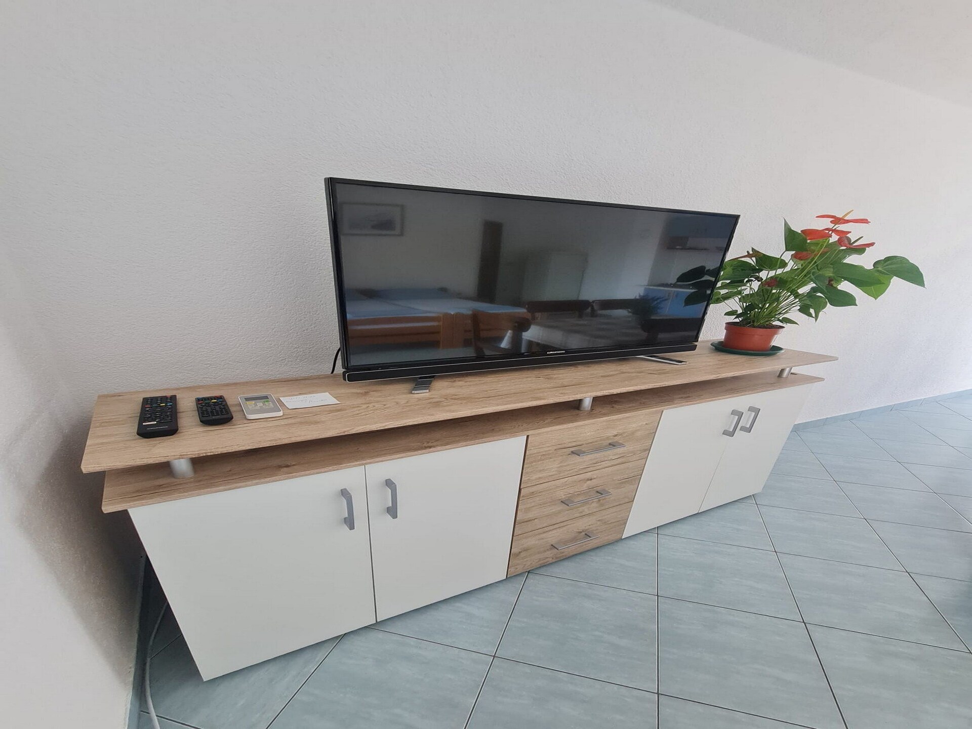 Ruim appartement voor 6 op eiland Vir met terras en BBQ, 200m van zee - foto 1