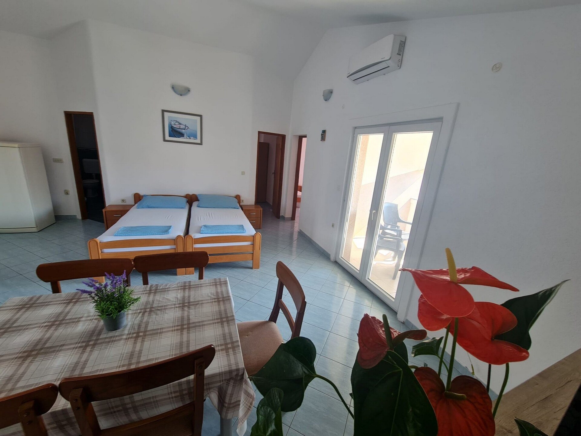 Ruim appartement voor 6 op eiland Vir met terras en BBQ, 200m van zee - foto 15