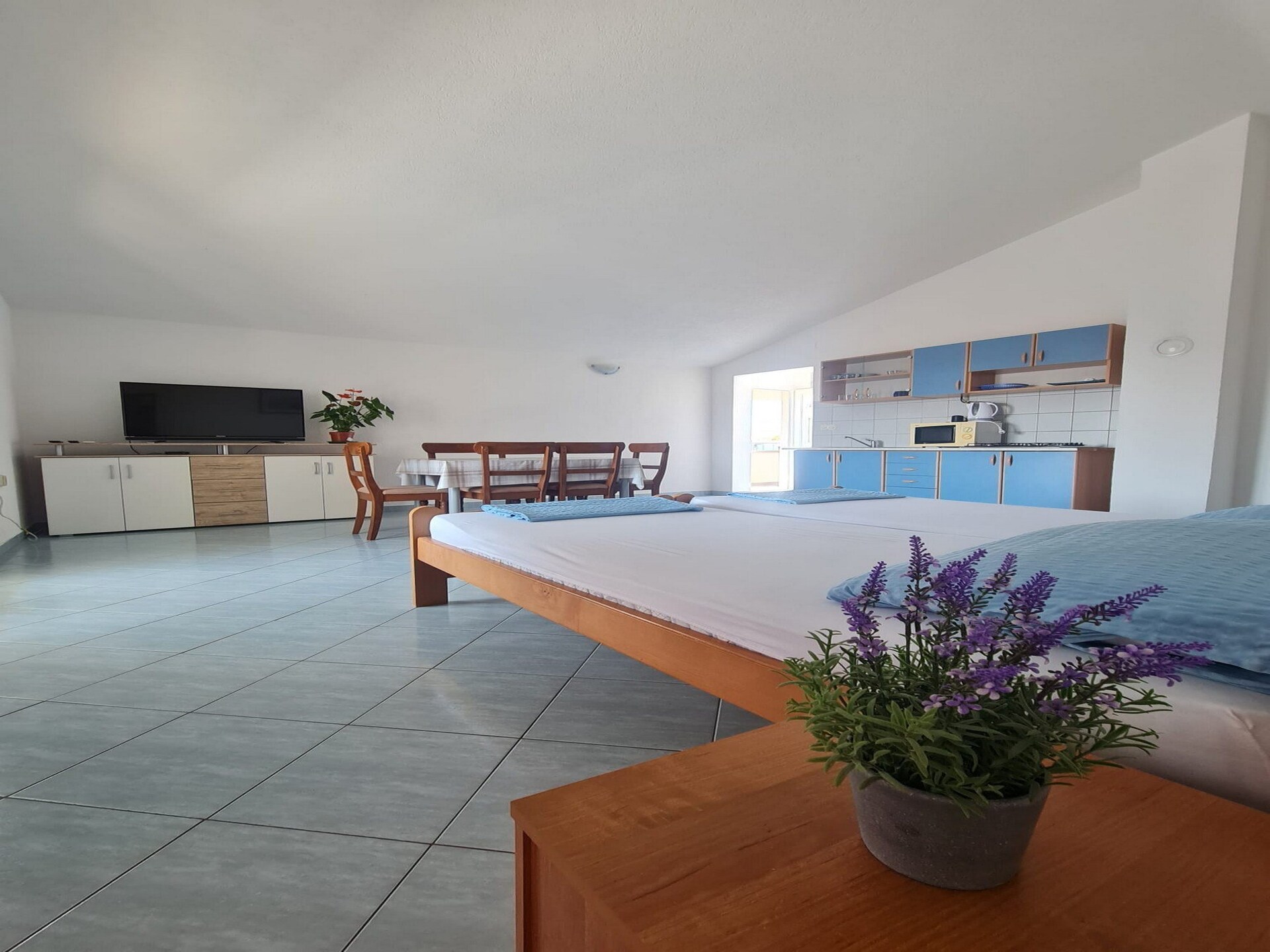 Ruim appartement voor 6 op eiland Vir met terras en BBQ, 200m van zee - foto 17
