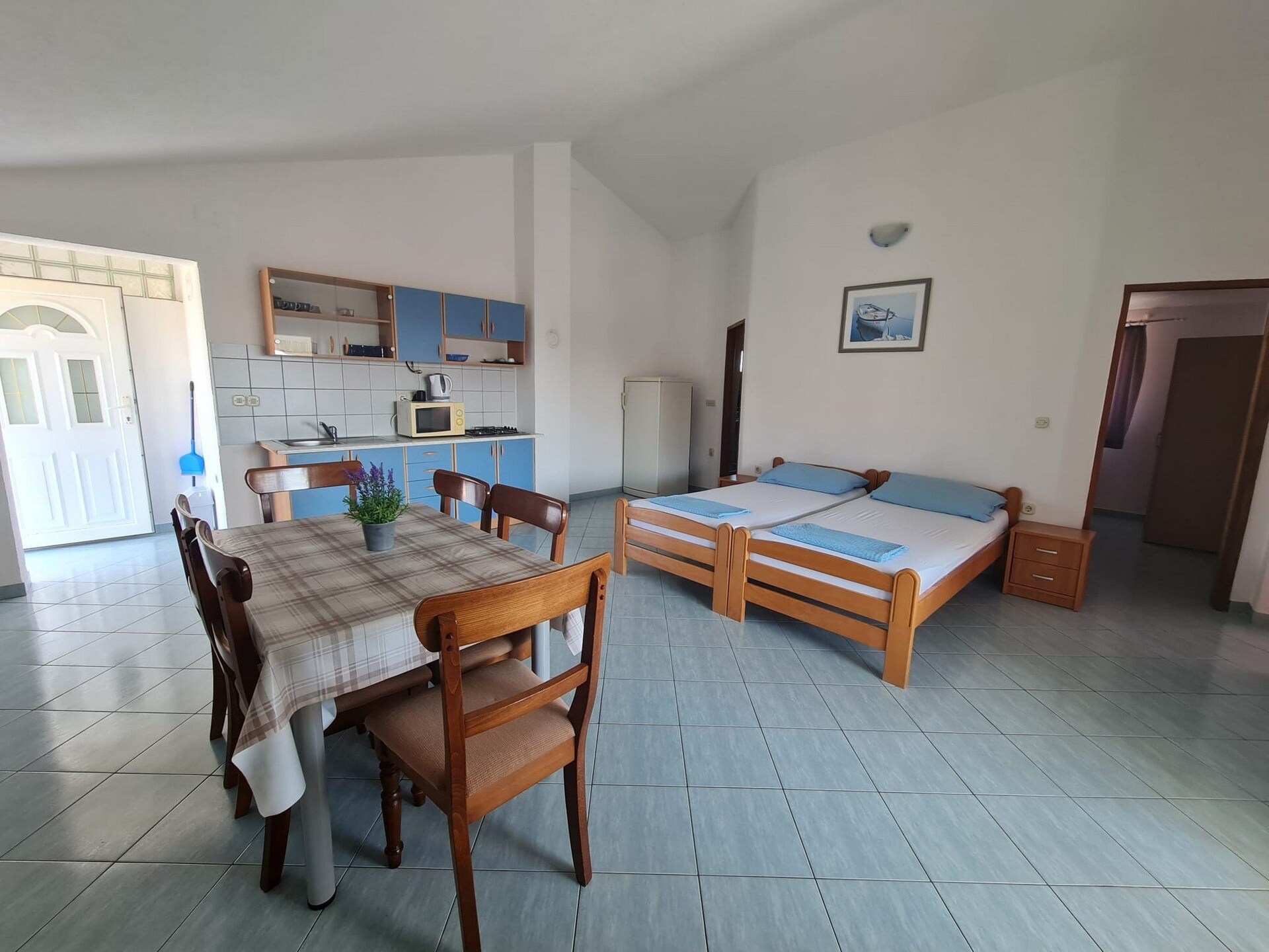Ruim appartement voor 6 op eiland Vir met terras en BBQ, 200m van zee - foto 14