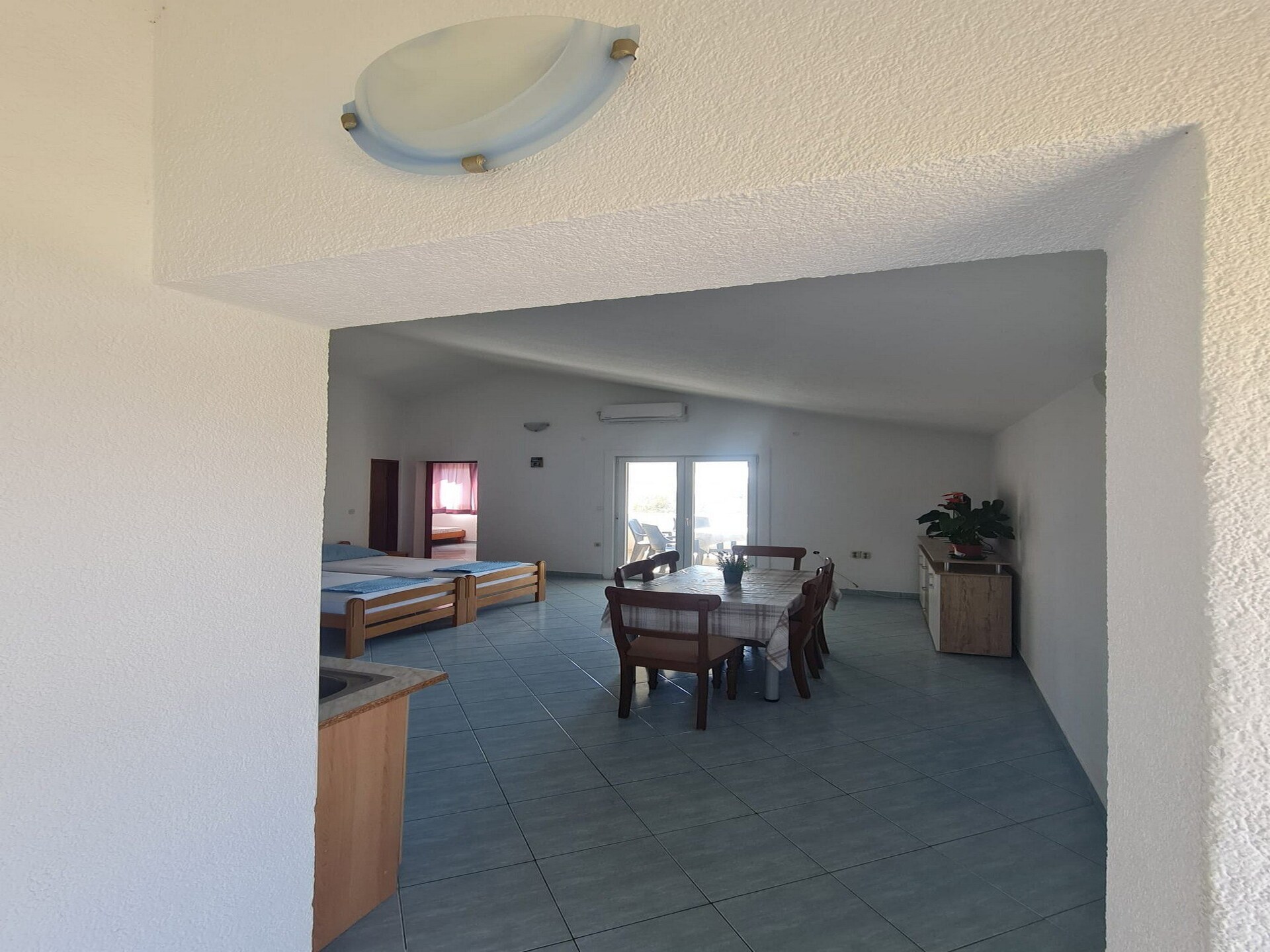 Ruim appartement voor 6 op eiland Vir met terras en BBQ, 200m van zee - foto 16