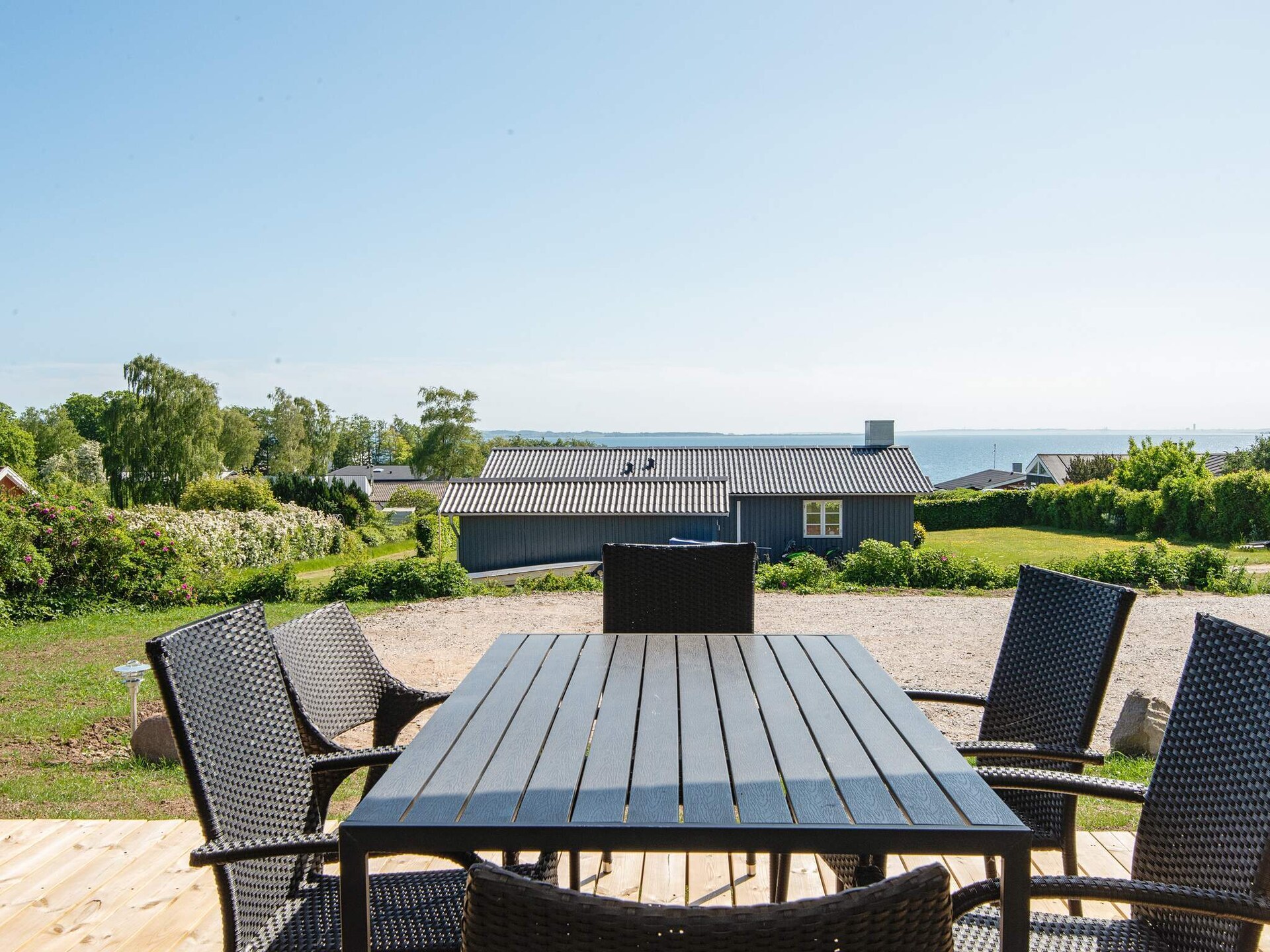 Op 350 m van zee: Modern vakantiehuis in Rønde met zeezicht - foto 7