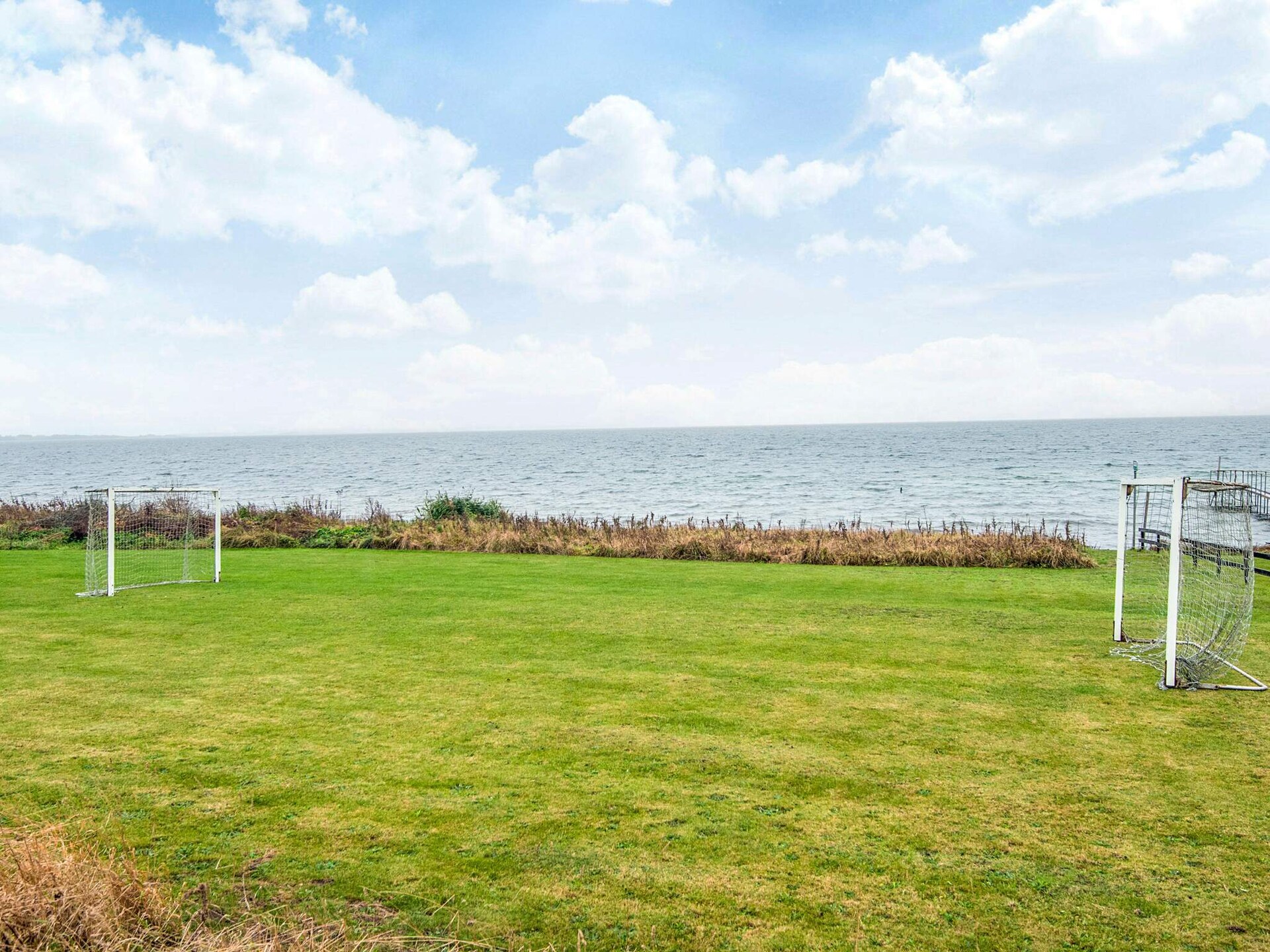 Op 350 m van zee: Modern vakantiehuis in Rønde met zeezicht - foto 23