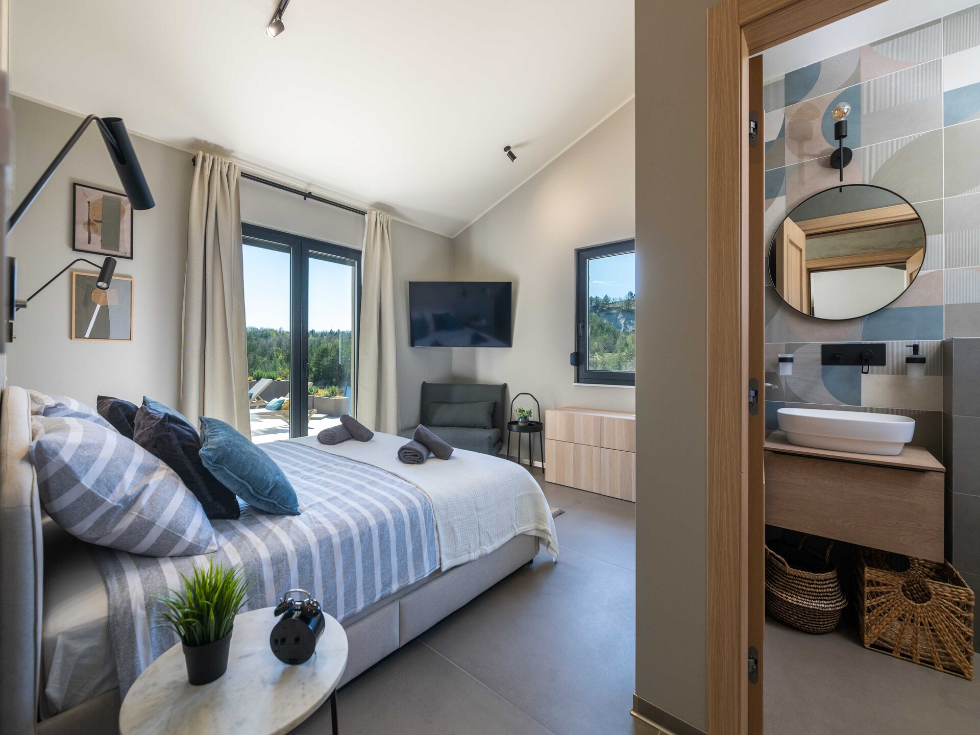 Villa Noeli: Ruime villa met privézwembad nabij het kleinste stadje ter wereld - foto 8