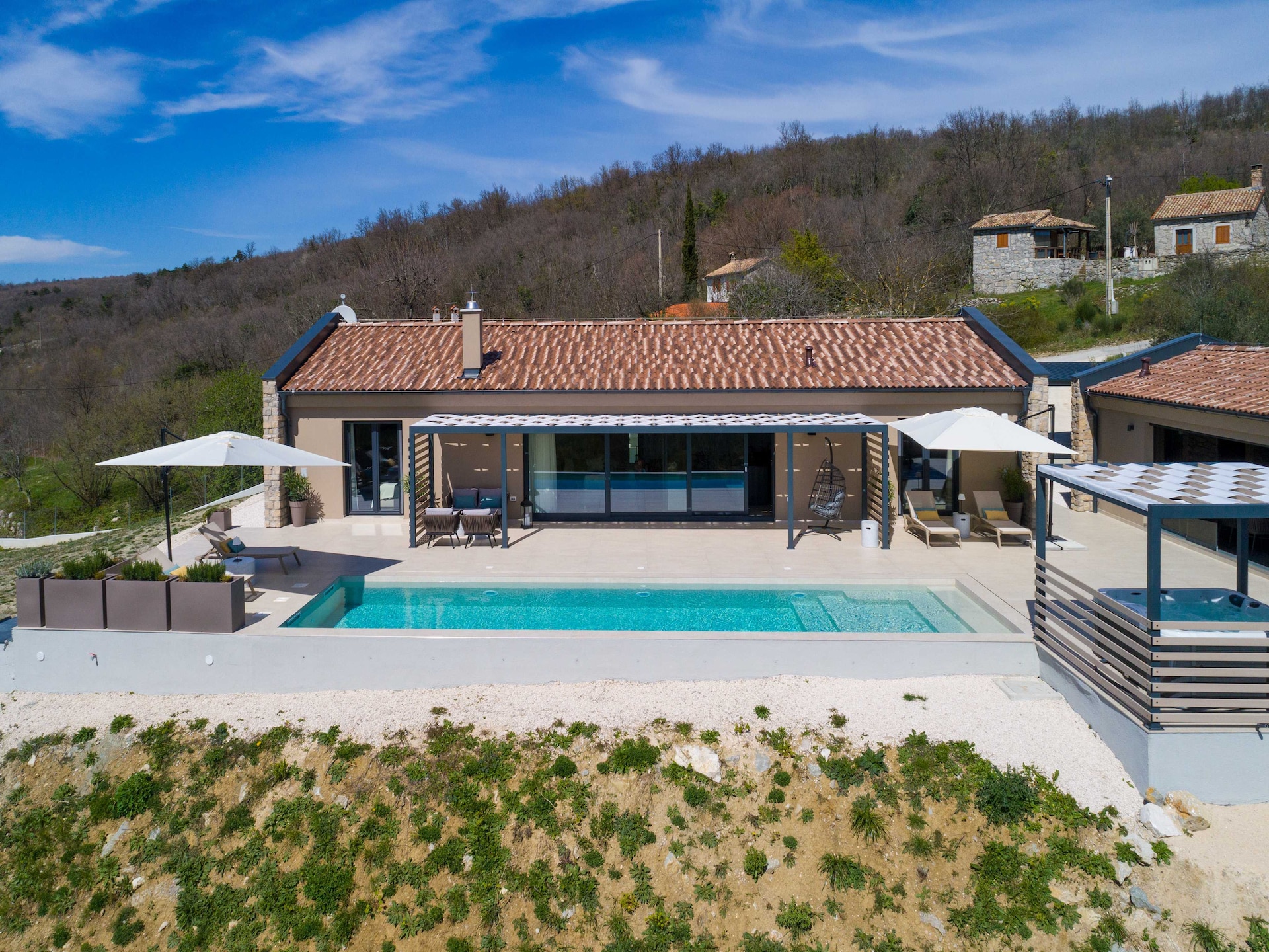 Villa Noeli: Ruime villa met privézwembad nabij het kleinste stadje ter wereld - foto 18