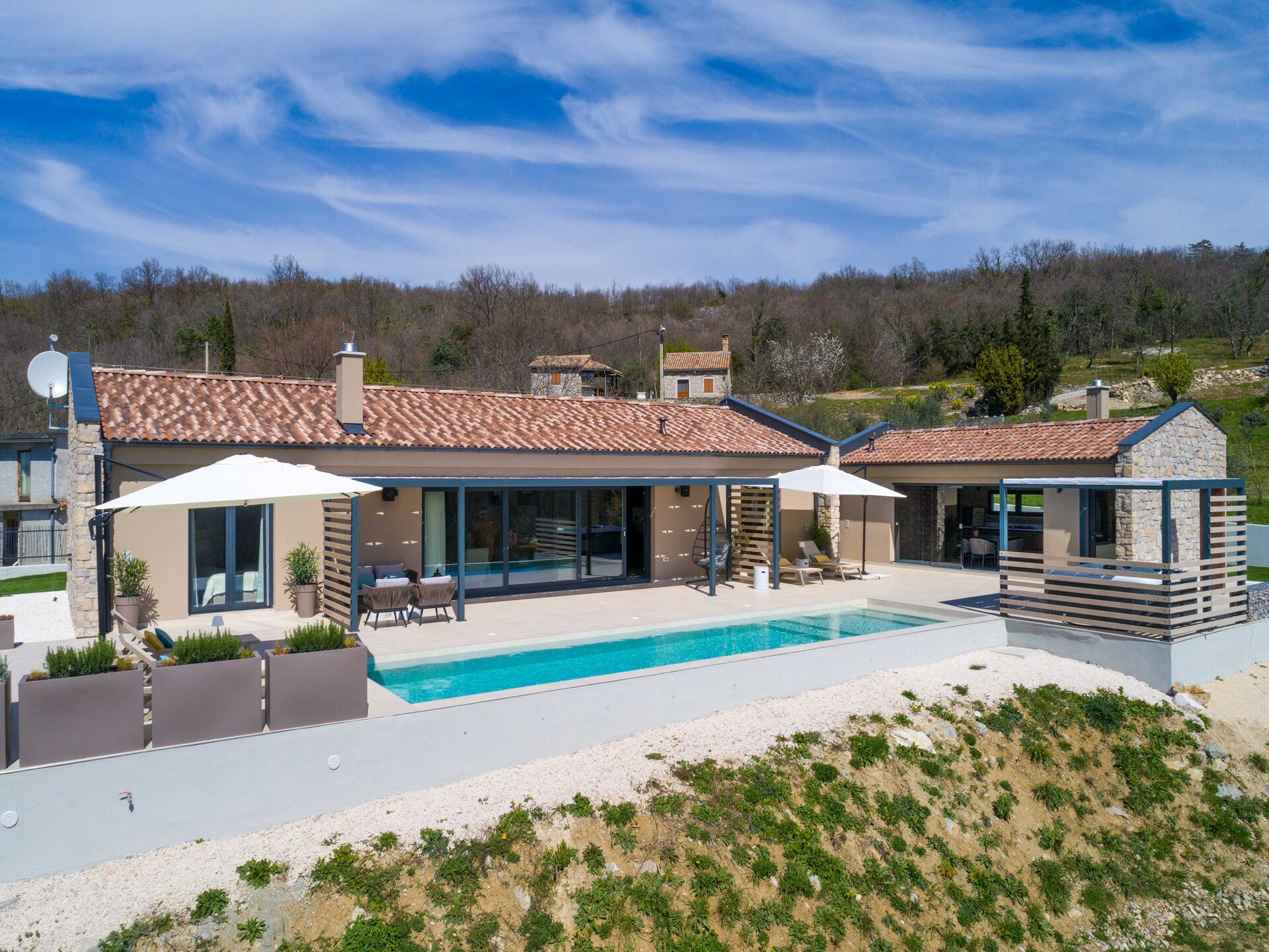 Villa Noeli: Ruime villa met privézwembad nabij het kleinste stadje ter wereld - foto 22