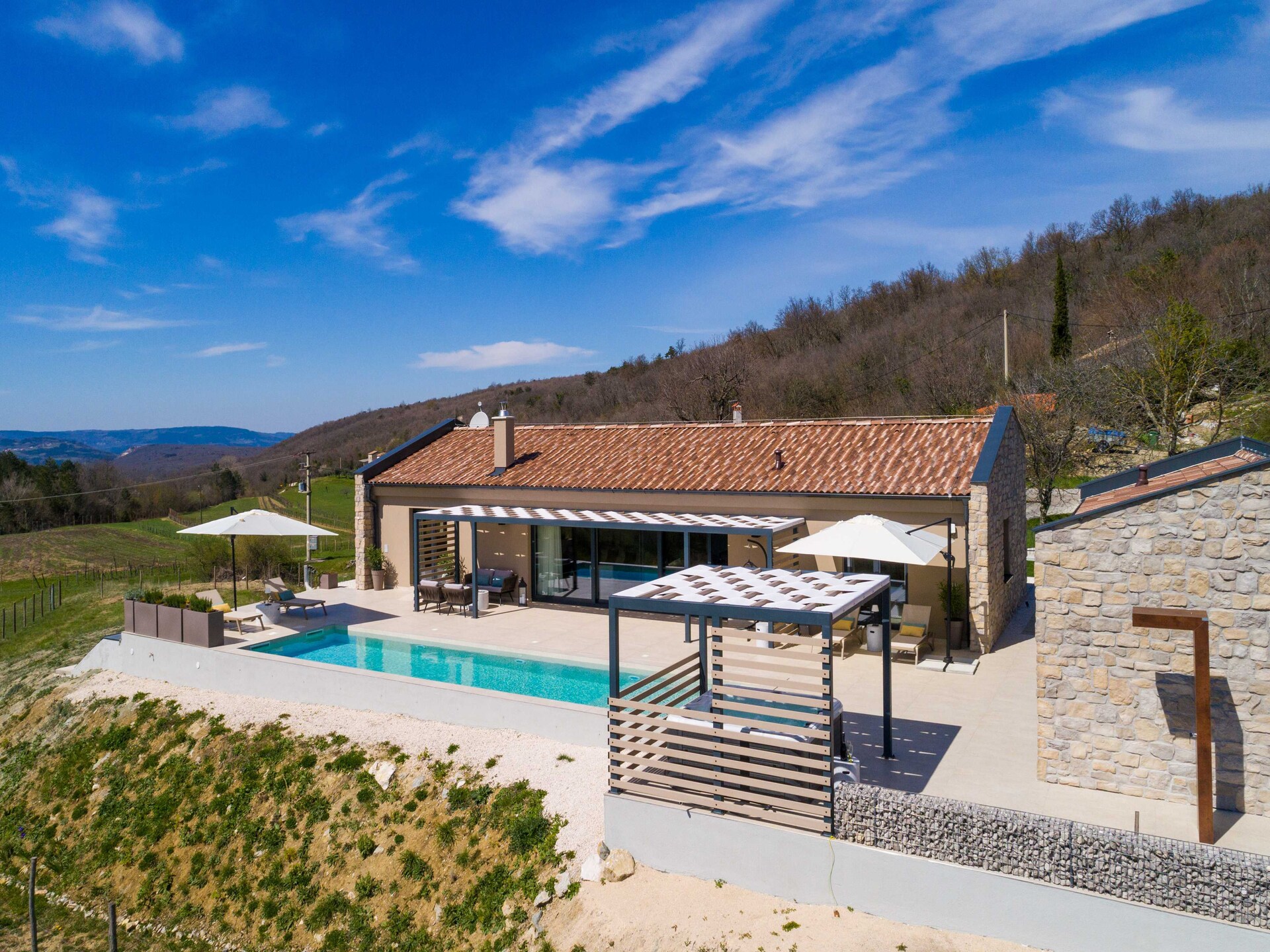 Villa Noeli: Ruime villa met privézwembad nabij het kleinste stadje ter wereld - foto 24