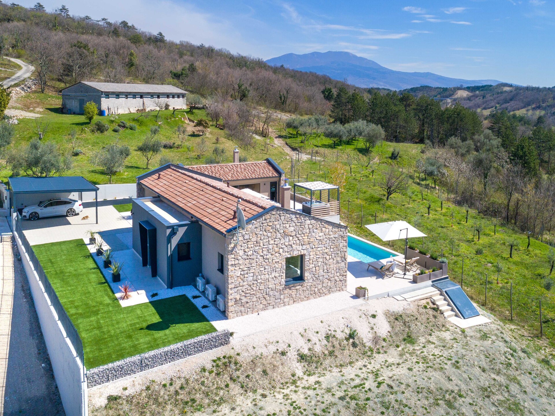 Villa Noeli: Ruime villa met privézwembad nabij het kleinste stadje ter wereld - foto 20