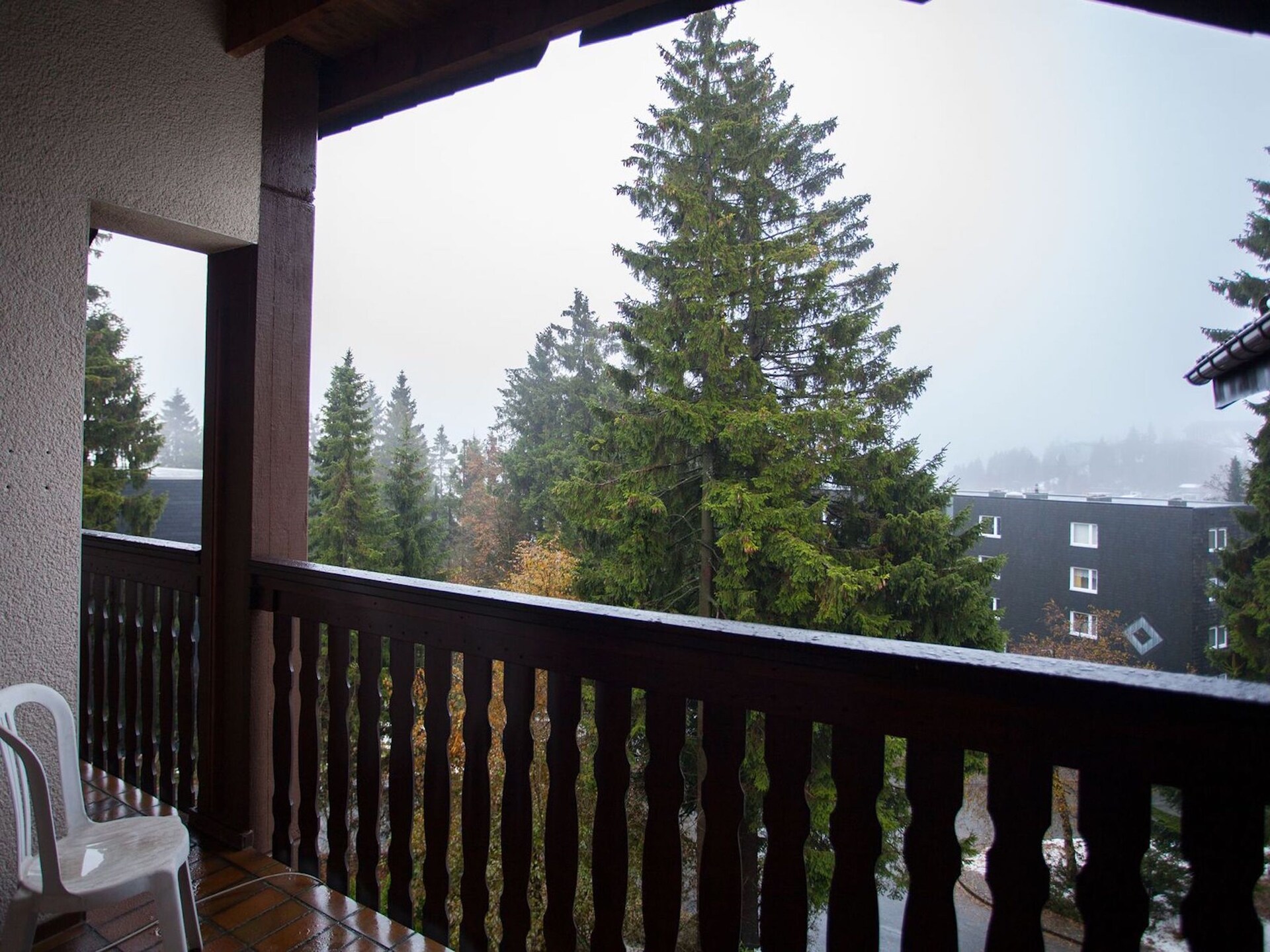 Licht appartement op de 3e verdieping met balkon, vlakbij de piste en het centrum - foto 13