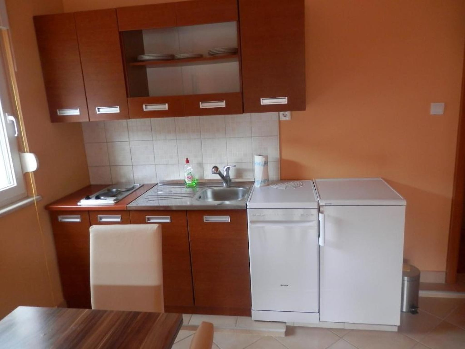 Op 300 m van het strand: Comfortabel appartement in Jelsa - foto 2