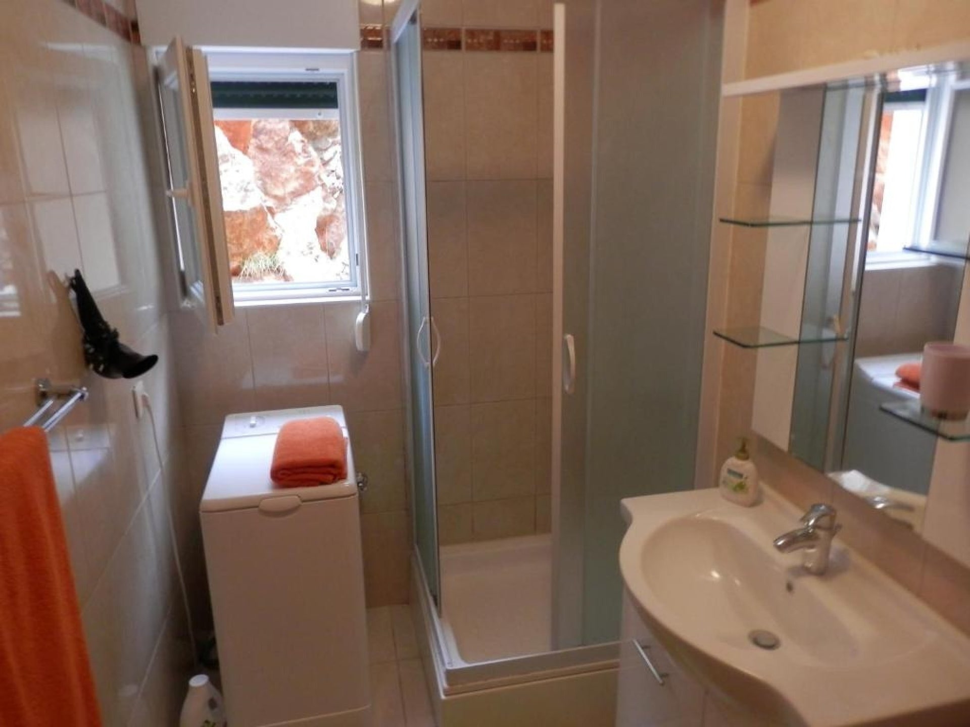Op 300 m van het strand: Comfortabel appartement in Jelsa - foto 4