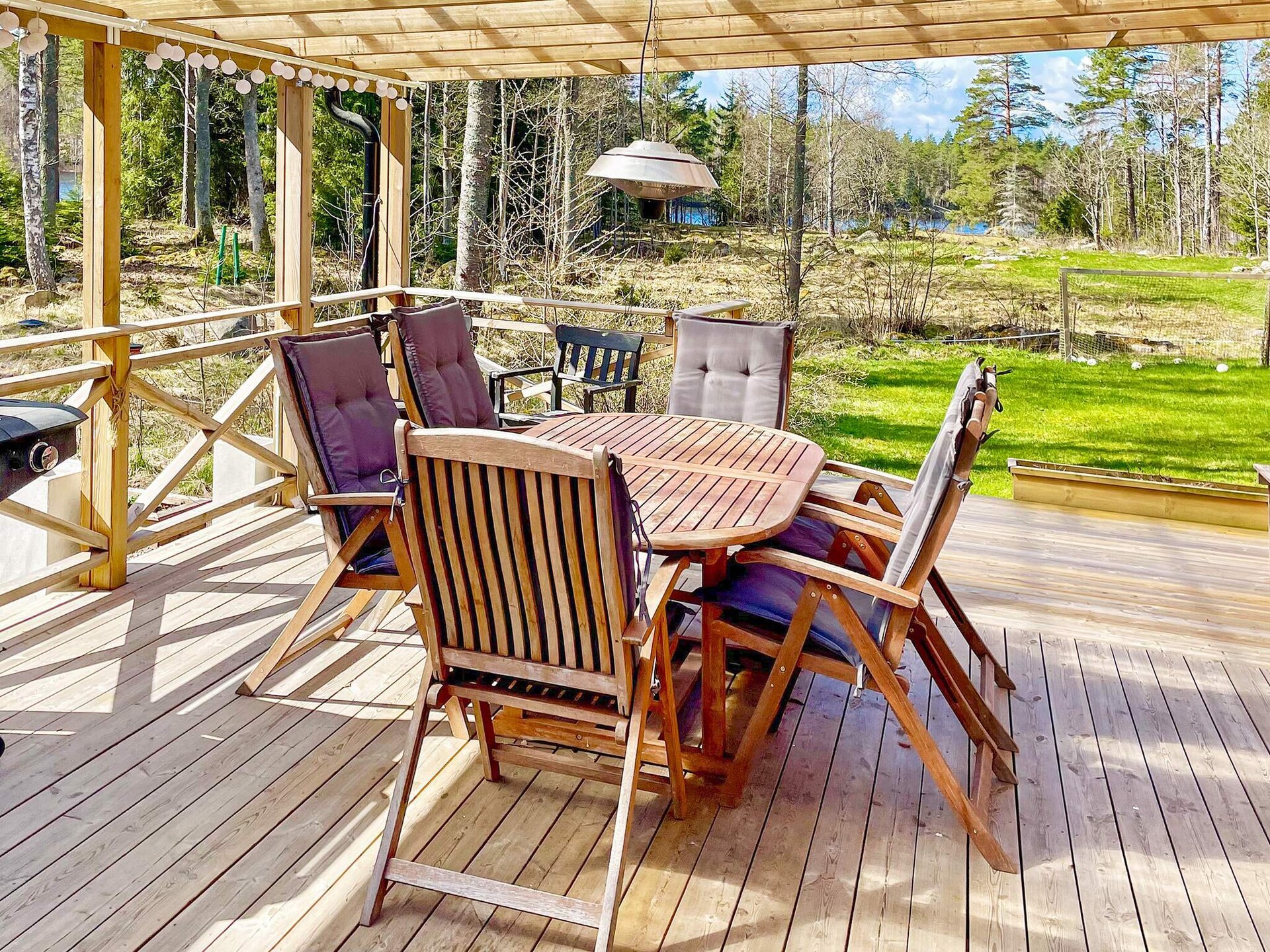 Vrijstaand vakantiehuis aan het meer met sauna en terras nabij Mörlunda - foto 4
